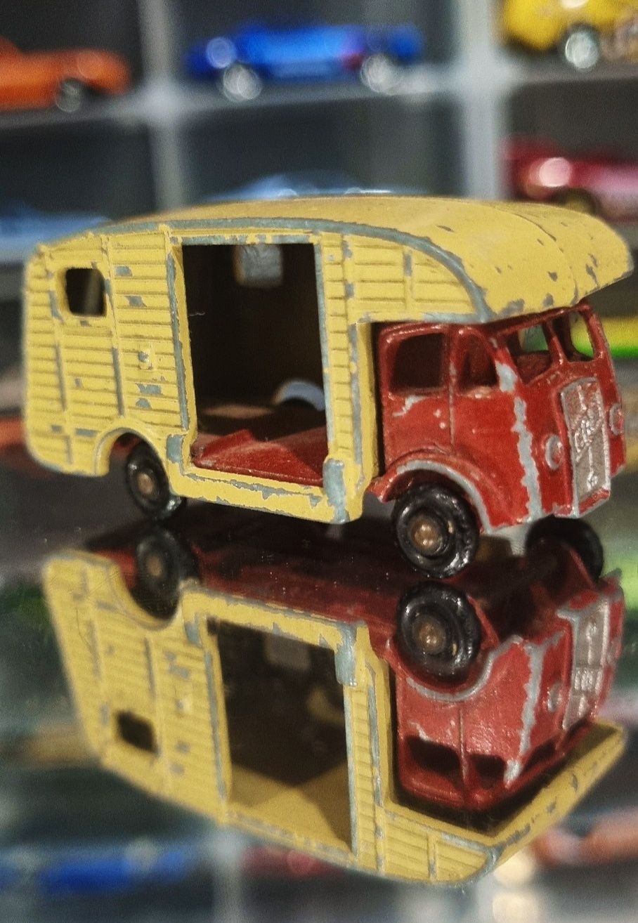 Matchbox marshall horse box details