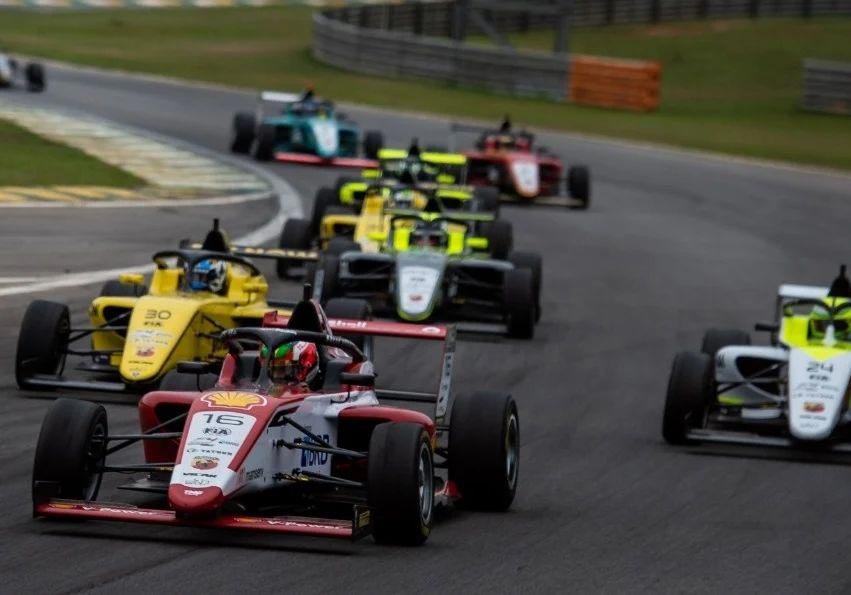 Aurelia Nobels' debut in... - Racers - Behind the Helmet | Facebook