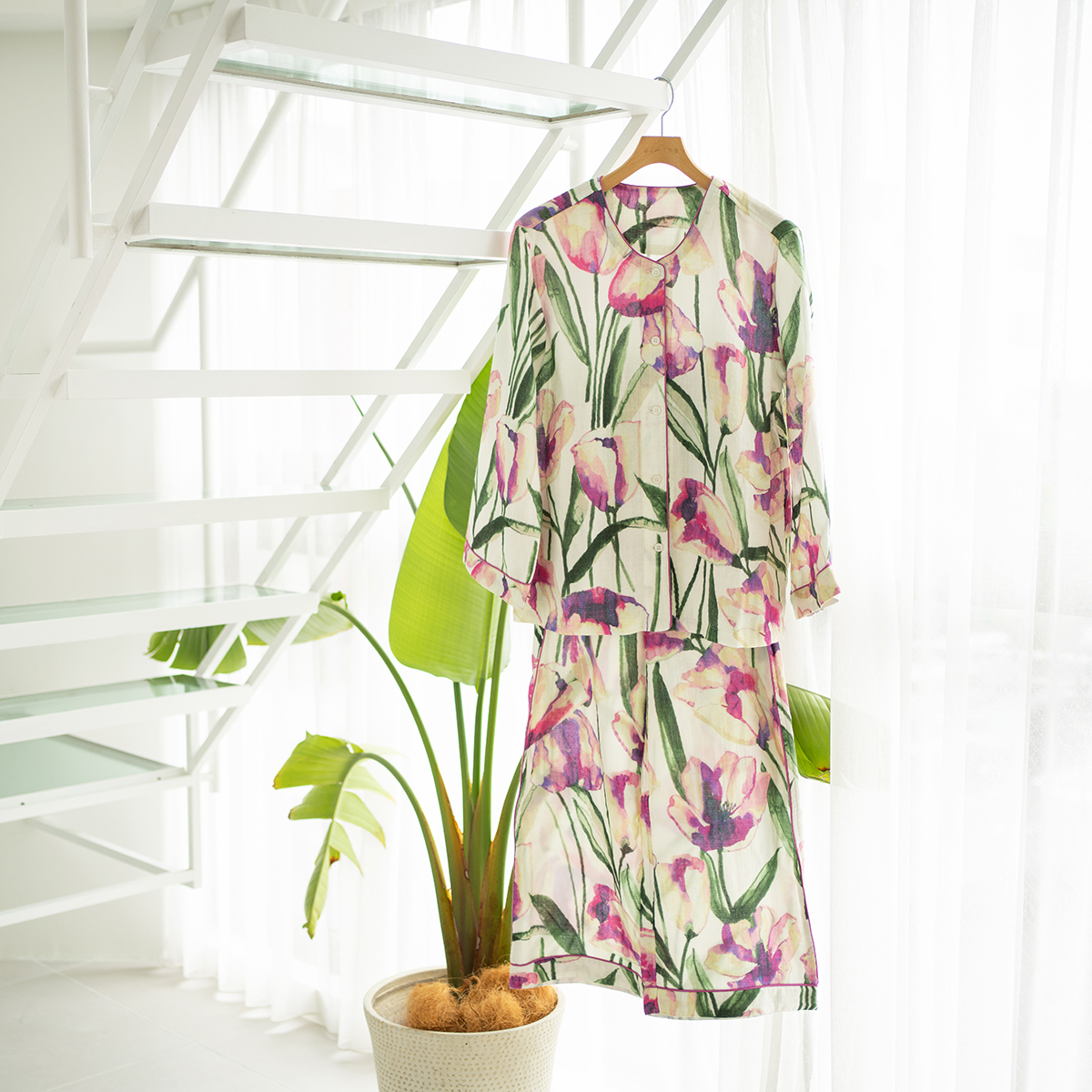 NEW ARRIVAL】 凛として、やわらかに🌷 やさしい色合いのチューリップ
