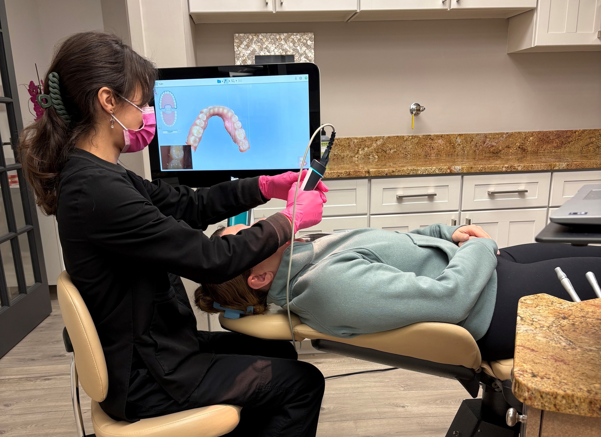 Cohen - Victoria is using our awesome iTero Intraoral Scanner! Scanning ...