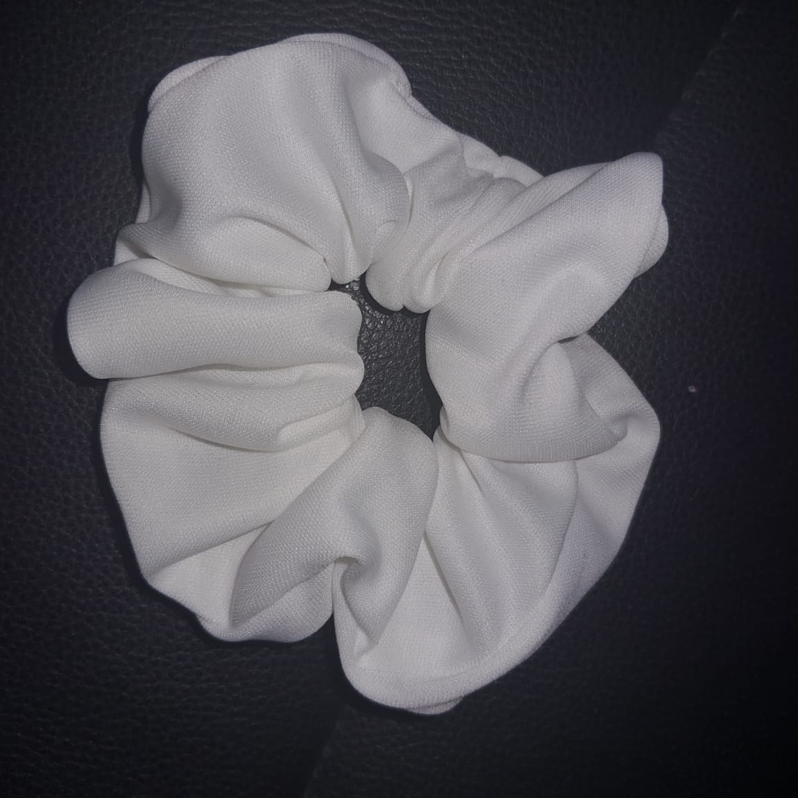 Bastone Da Equitazione Con Scrunchie In Finta Seta Bianco E Nero - Pronto Allacciato