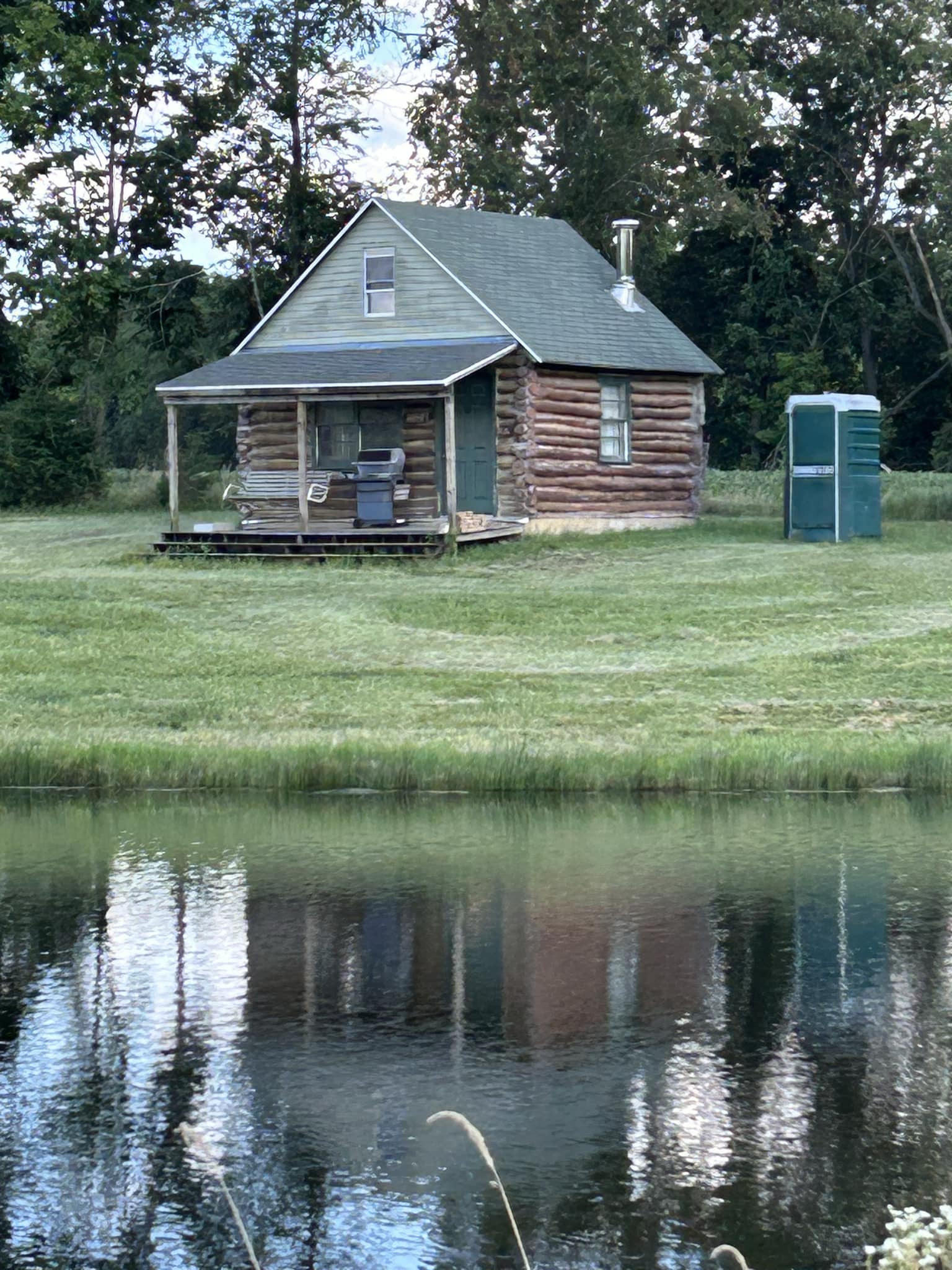 Rustic Oak Cabin Built in the Late 90s
