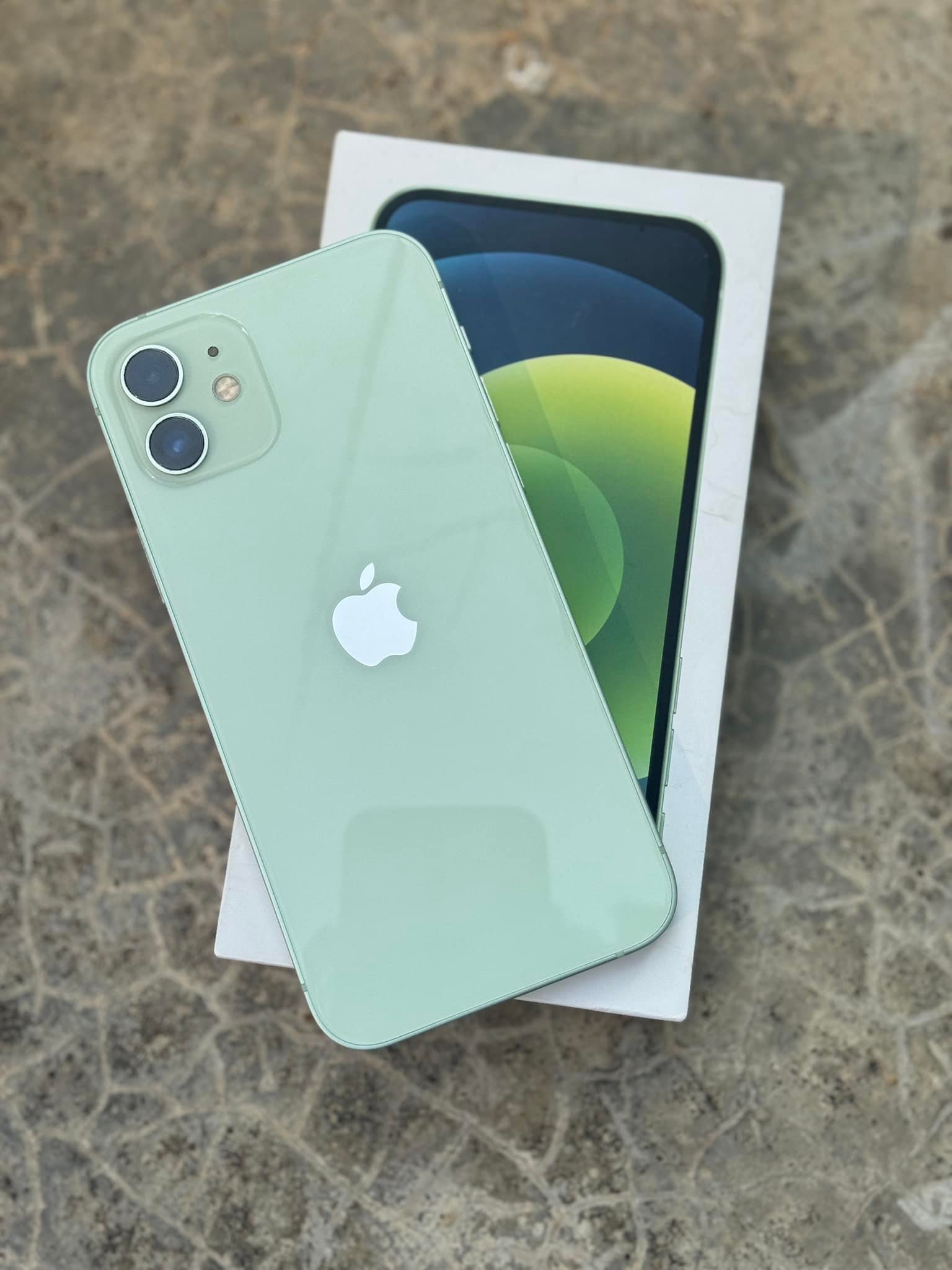 ?Iphone 12 ?64GB ?83% Original battery health ?100% condition 