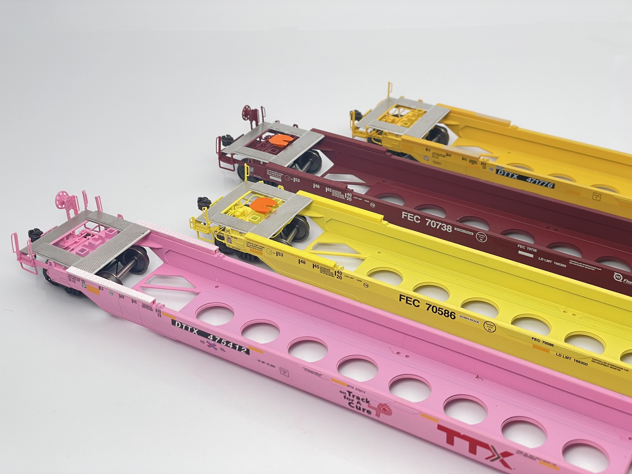 Aurora Miniatures HO scale Gunderson/TrentonWorks 53' well car models