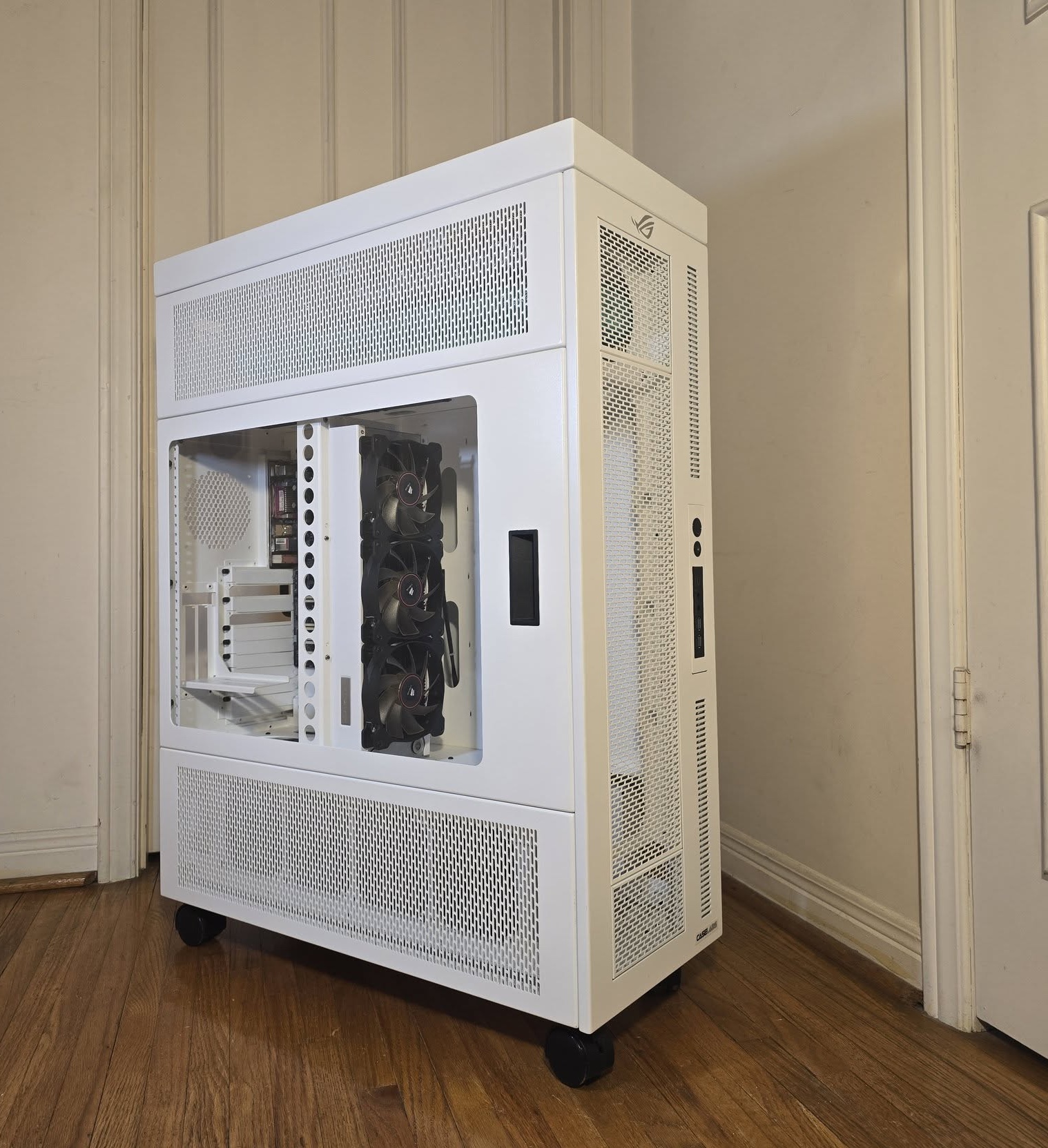 Custom PC Builders | Motherboard tray with vertical GPU mount support ...