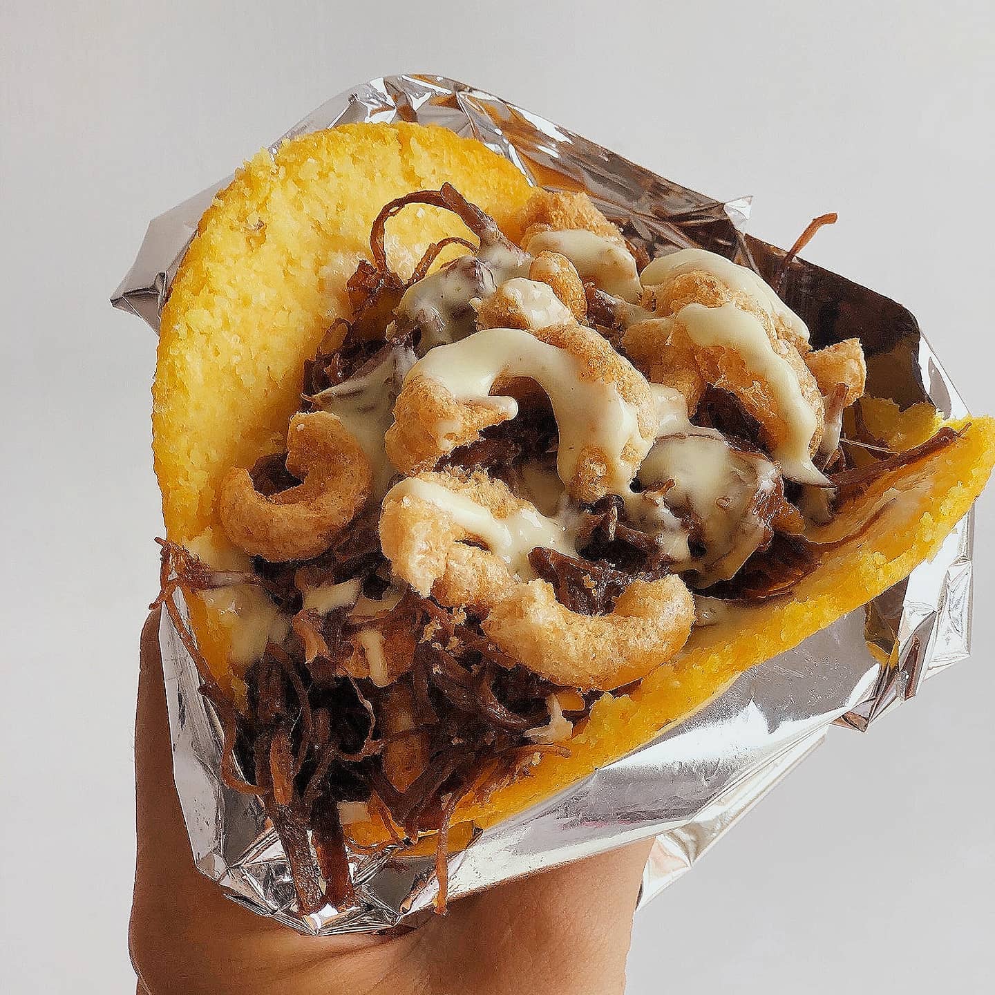 ¡La combinación perfecta! Carne... - Bendita Arepa al Carbón