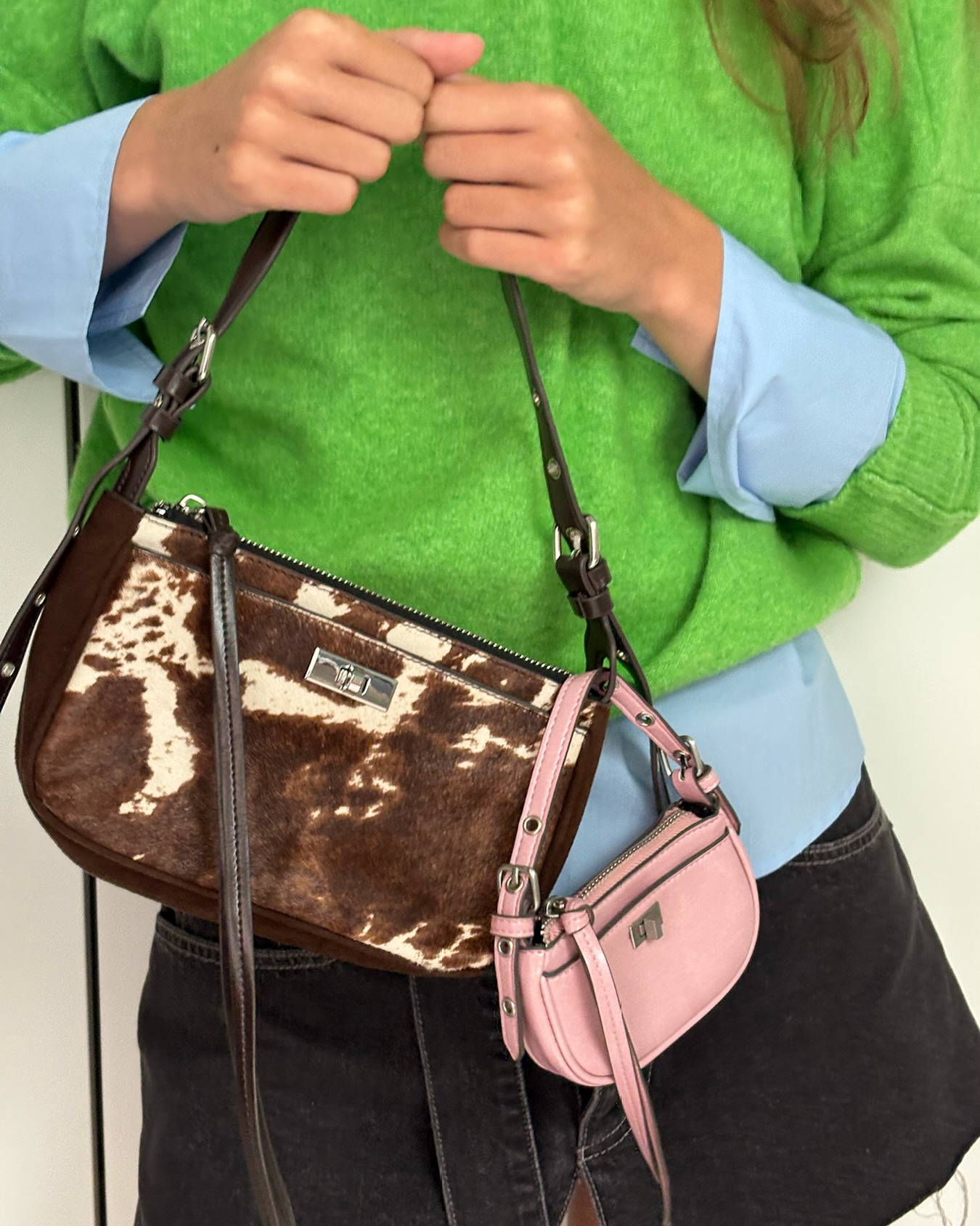 We're obsessed yet indecisive 🫠 Mini bag or shoulder bag