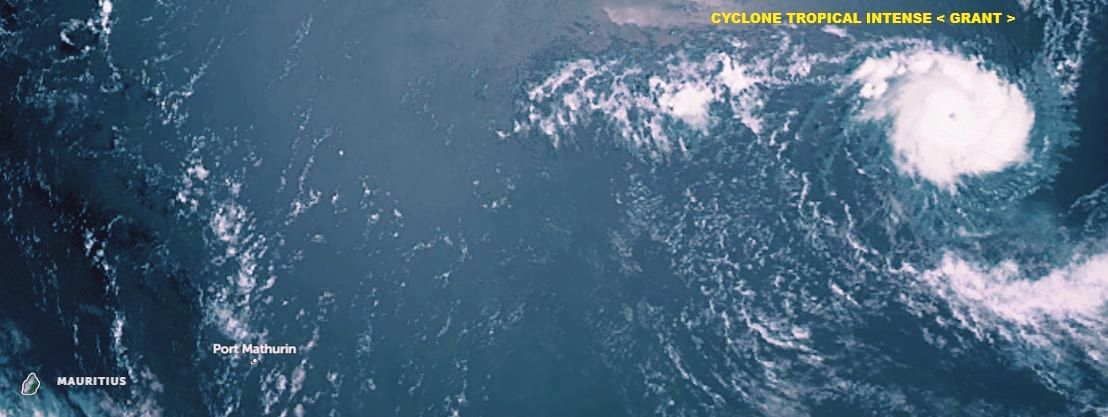 Mauritius - Belle image satellite du cyclone tropical intense GRANT ...