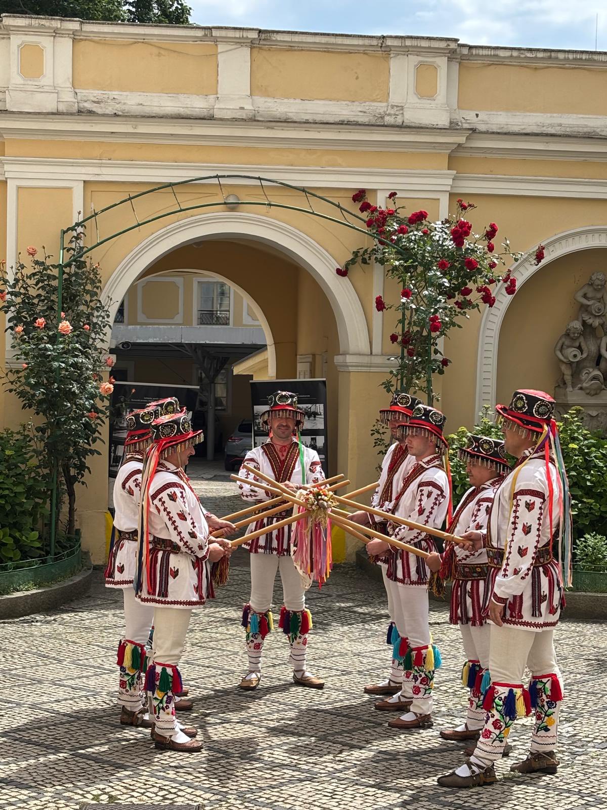 Grupul Folcloric Tarabostes... - Grupul Folcloric Tarabostes