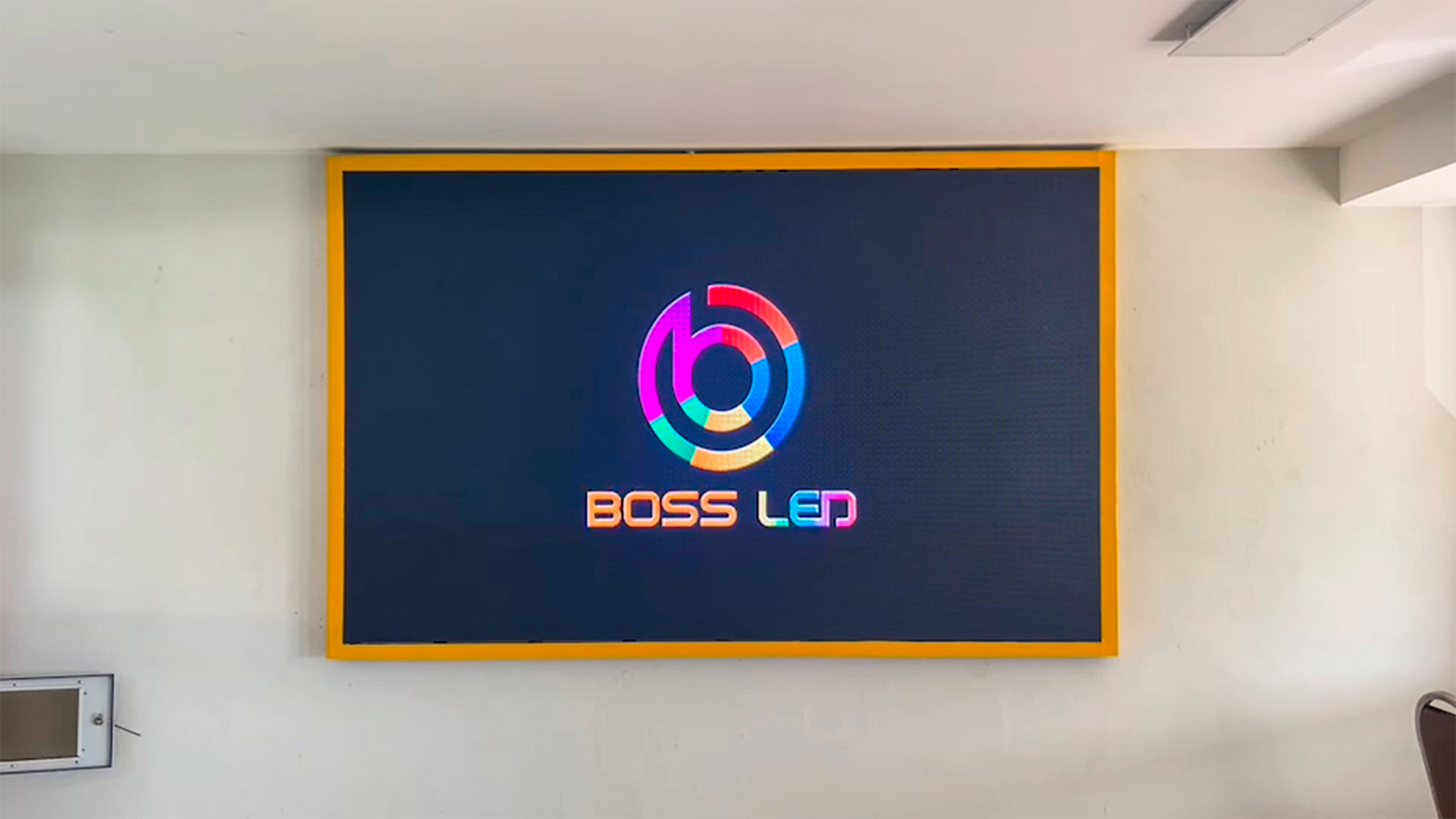 ติดตั้งจอ LED INDOOR ภายในห้องประชุมสัมมนา พร้อมโครงสร้างเหล็กแข็งแรง ...