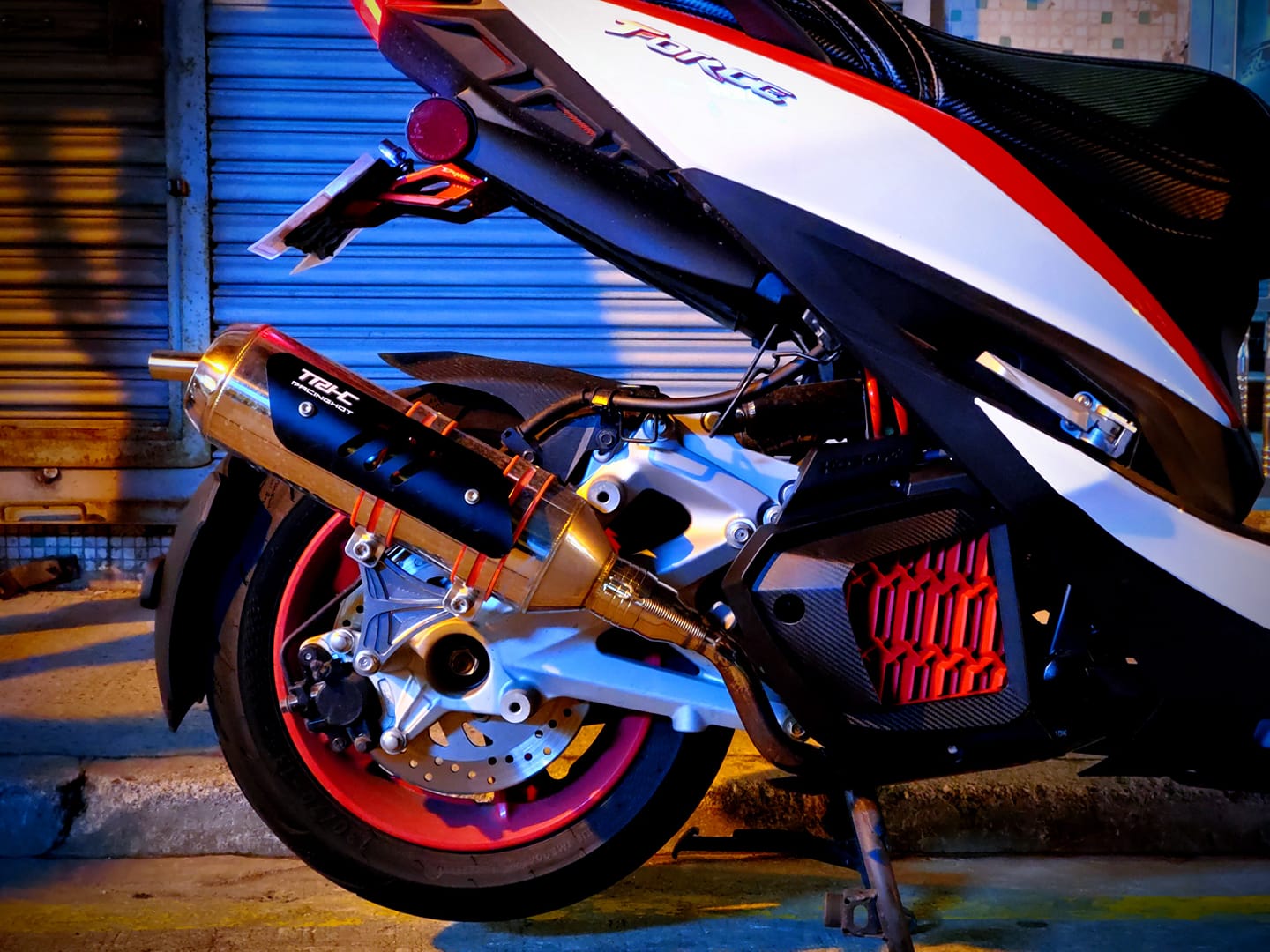 領域車業 - Yamaha force Koso 水箱外蓋 TRHC R19 白鐵回壓排氣管