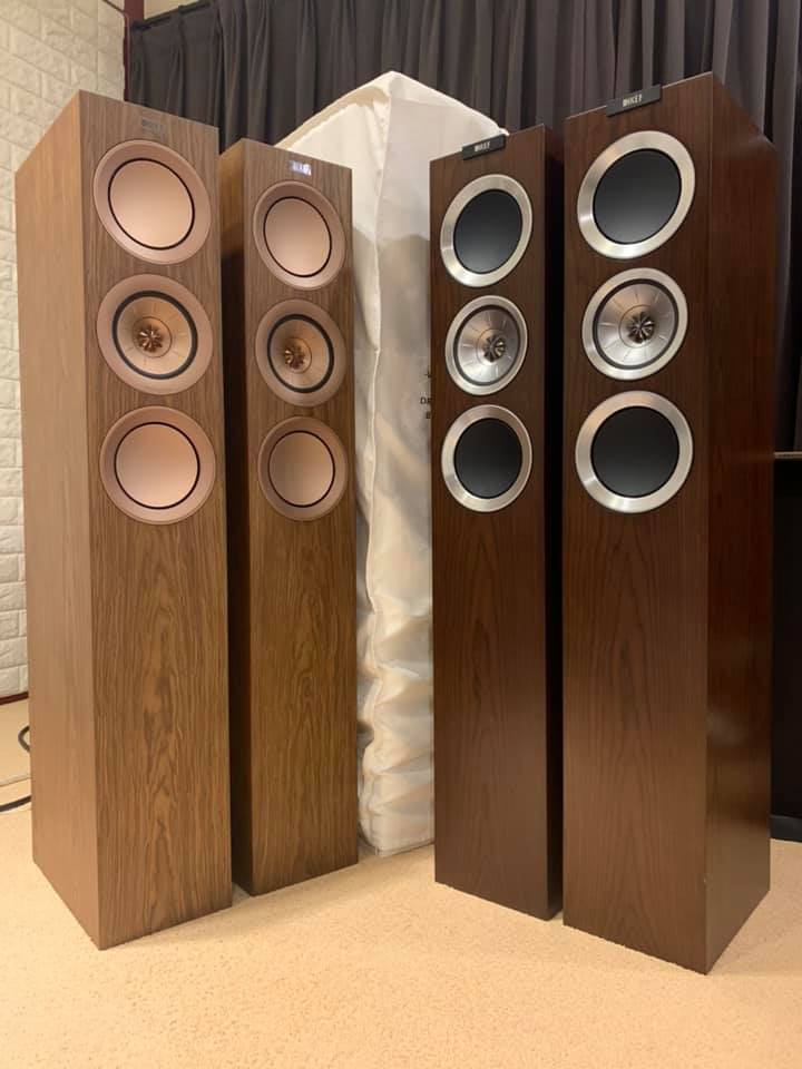 一代新R換舊R 最新最發燒的KEF R5到貨了！！！ 新舊二代擺在一起氣勢非凡 各位發燒友們喜歡那一代呢？ 歡迎來麇囷音響試聽哦 ...