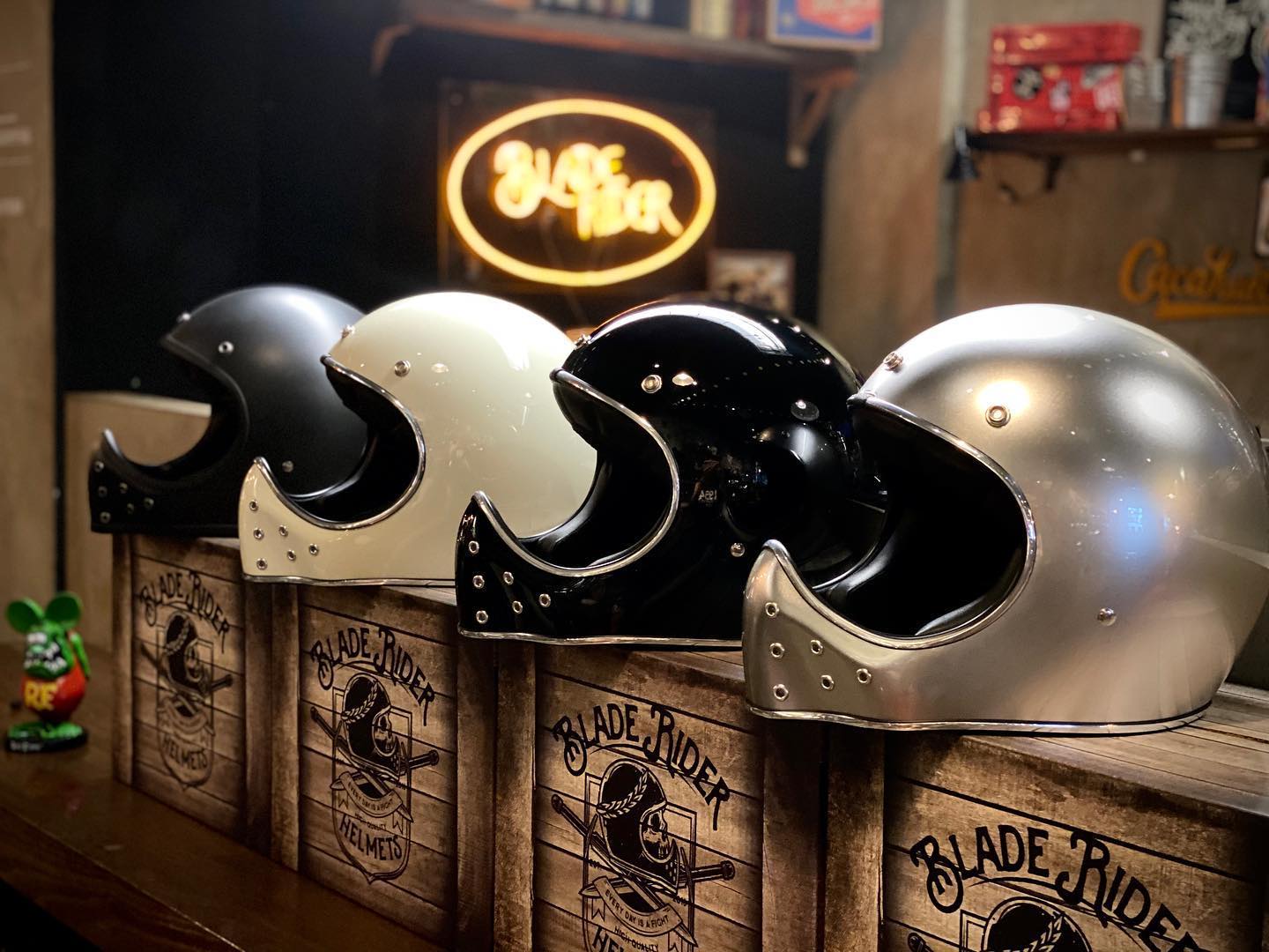 Blade Rider Helmet 終於店家都已陸續完成整貨上架... - Blade Rider Helmet | Facebook
