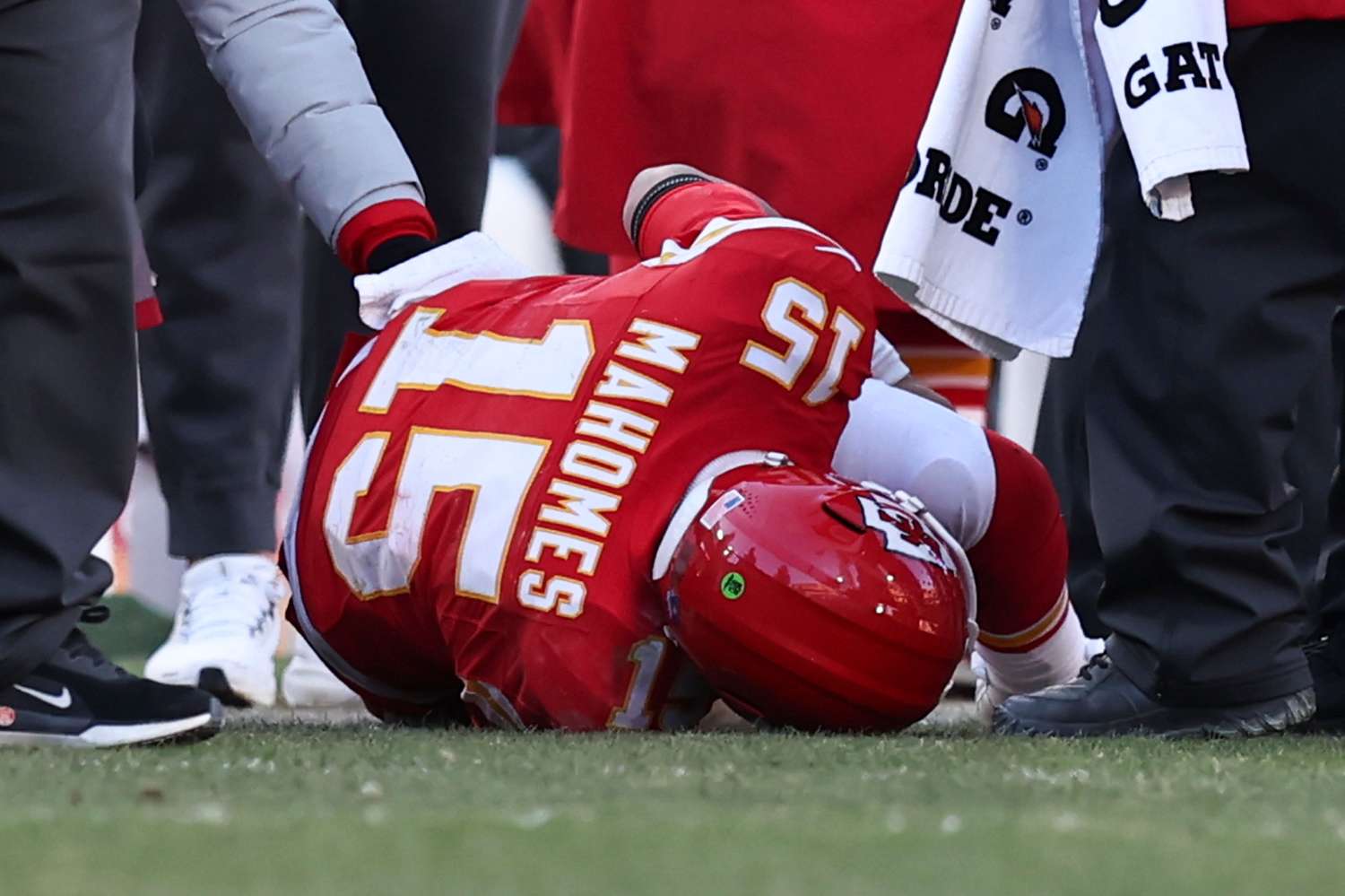 Inside - NFL ACL injuries were down 25% from last year, hitting a 7 ...