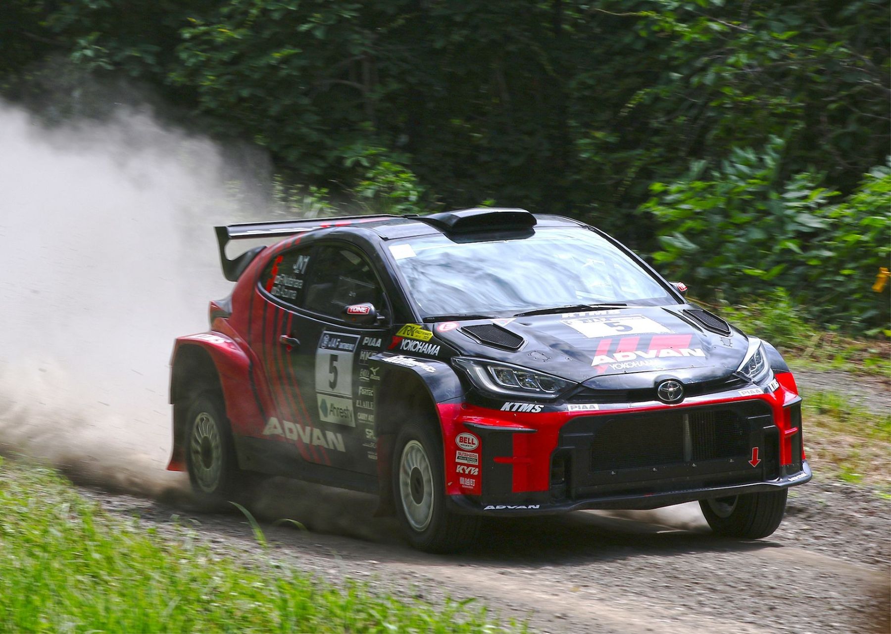 横浜ゴムの「ADVAN」装着車が「全日本ラリー選手権」第5戦の最高峰 