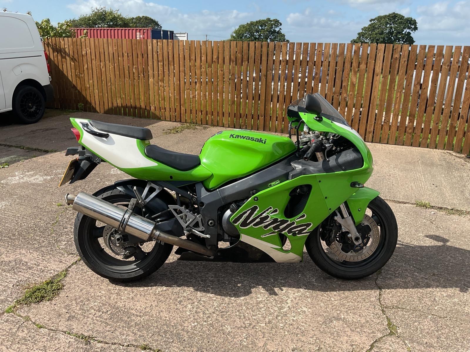 1998 Kawasaki ZX7R P4 Proper 90s two wheel cool. Link in comments 👇