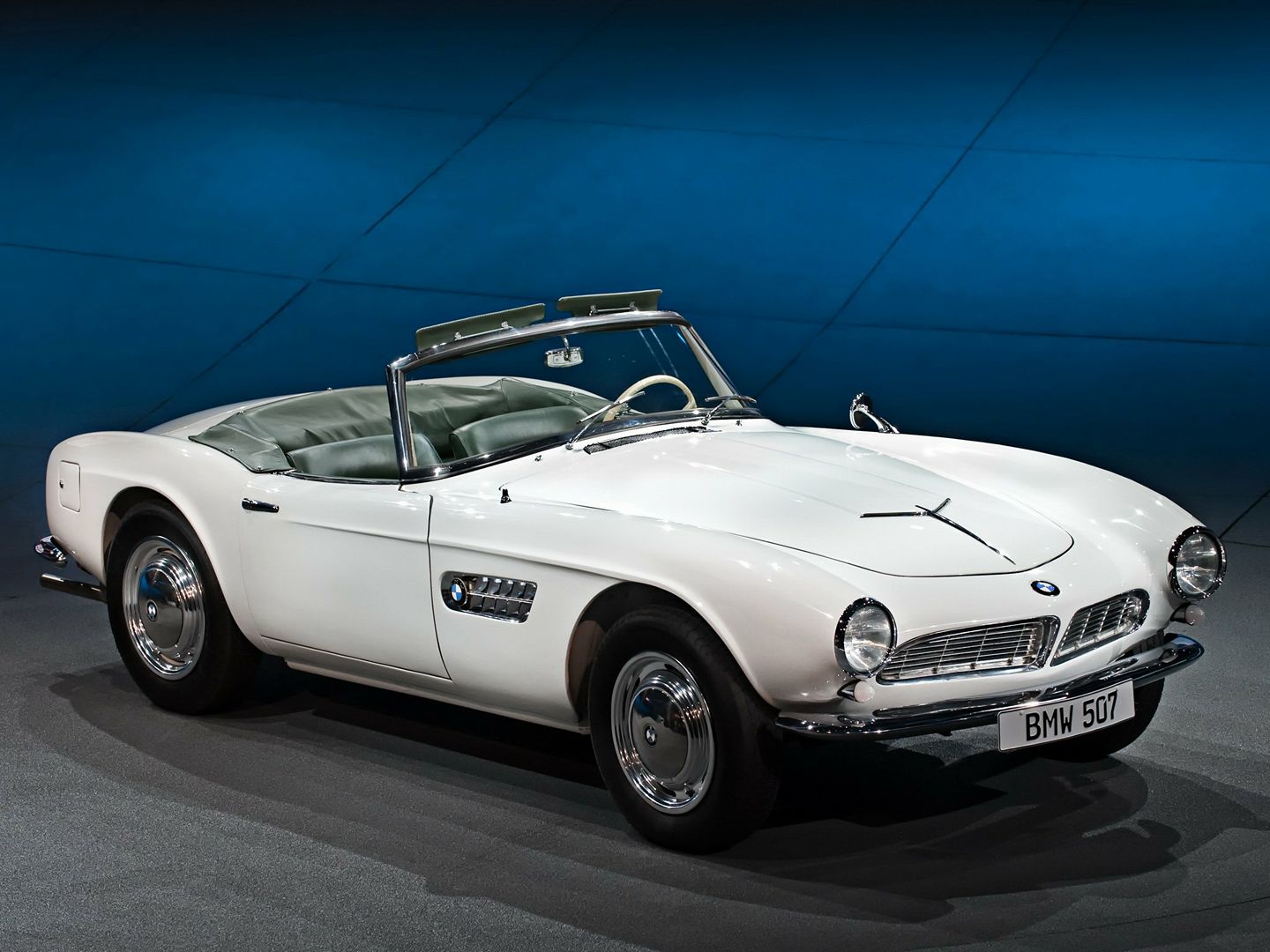 Here's a BMW 507 (1956-1959) miniature.