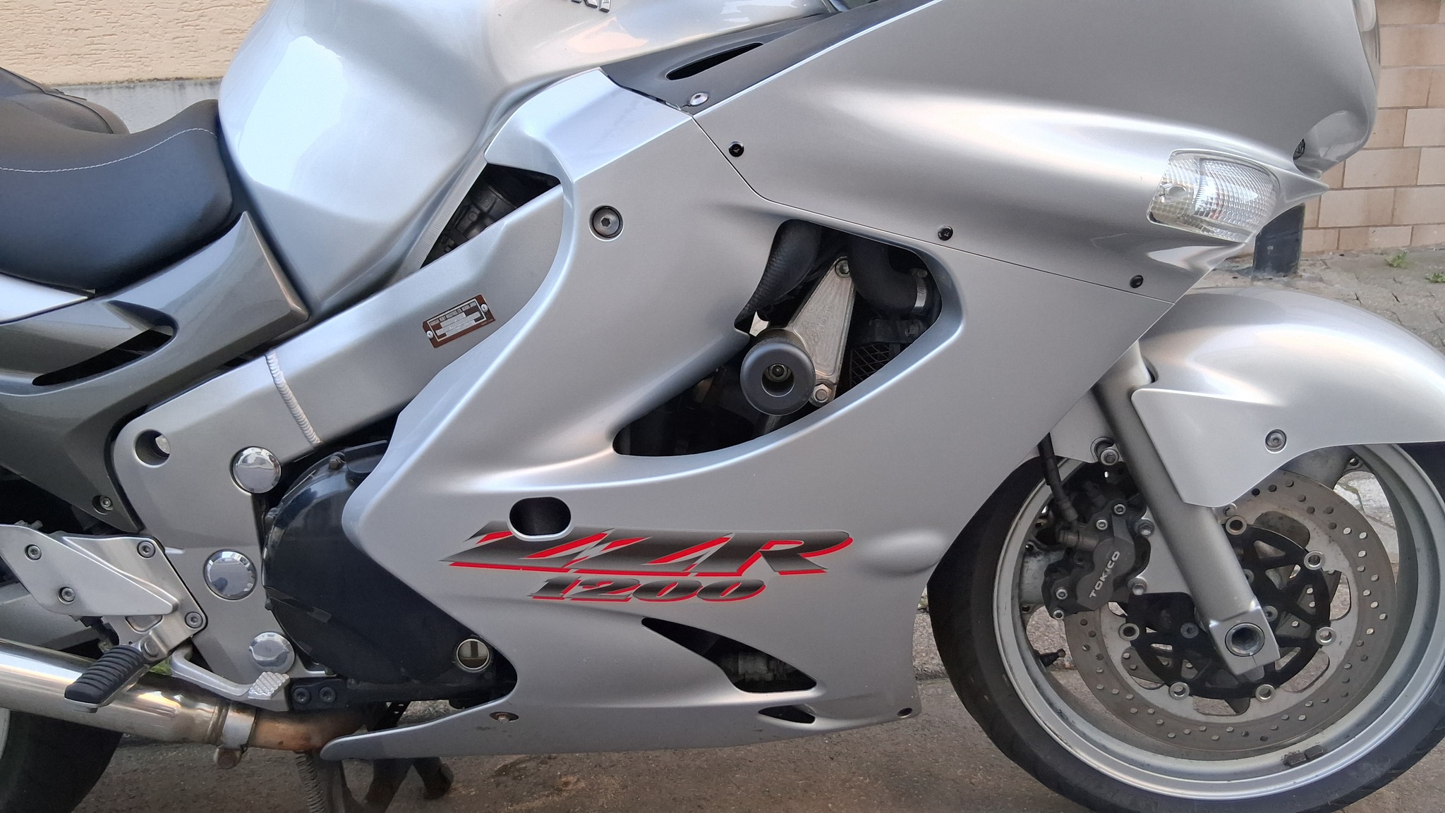 Kawasaki ZZR1200 , 2002, 77,000km (not a lot for this big softie