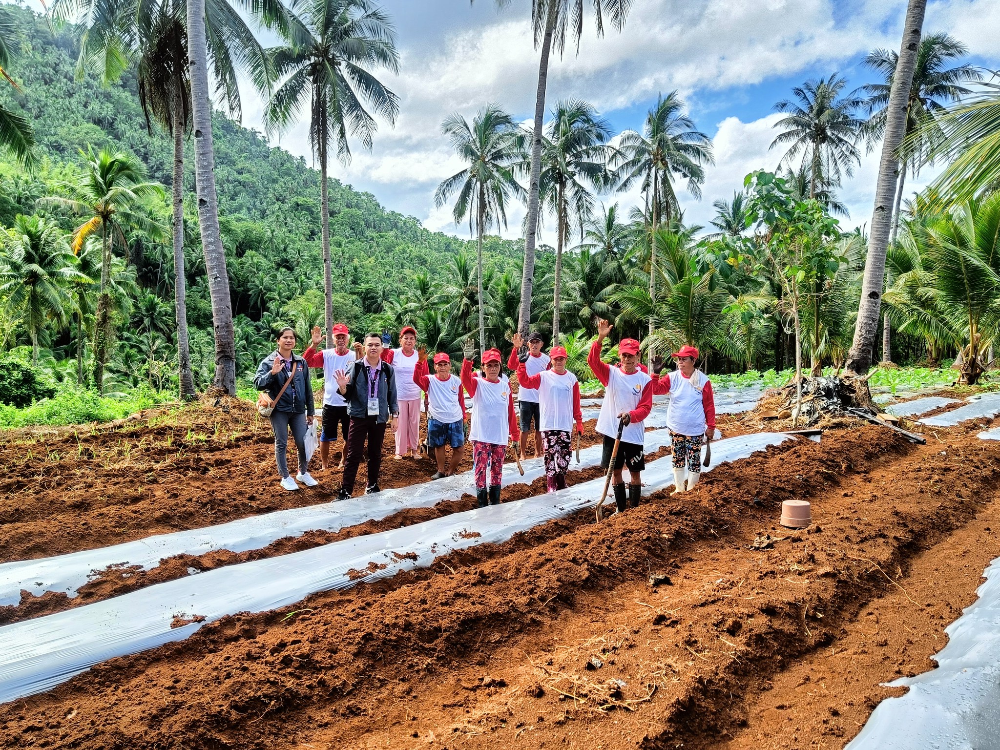 DOLE - 𝐃𝐎𝐋𝐄’𝐬 𝐓𝐔𝐏𝐀𝐃 𝐛𝐞𝐧𝐞𝐟𝐢𝐭𝐬 𝐨𝐯𝐞𝐫 𝟏𝟒𝟐,𝟎𝟎𝟎 𝐰𝐨𝐫𝐤𝐞𝐫𝐬 𝐢𝐧 𝐄𝐚𝐬𝐭𝐞𝐫𝐧 𝐕𝐢𝐬𝐚𝐲𝐚𝐬 𝐢𝐧 ...