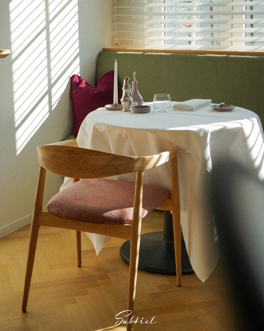 Hilma - Het interieur van Subtiel Dining in De Panne is een perfecte ...