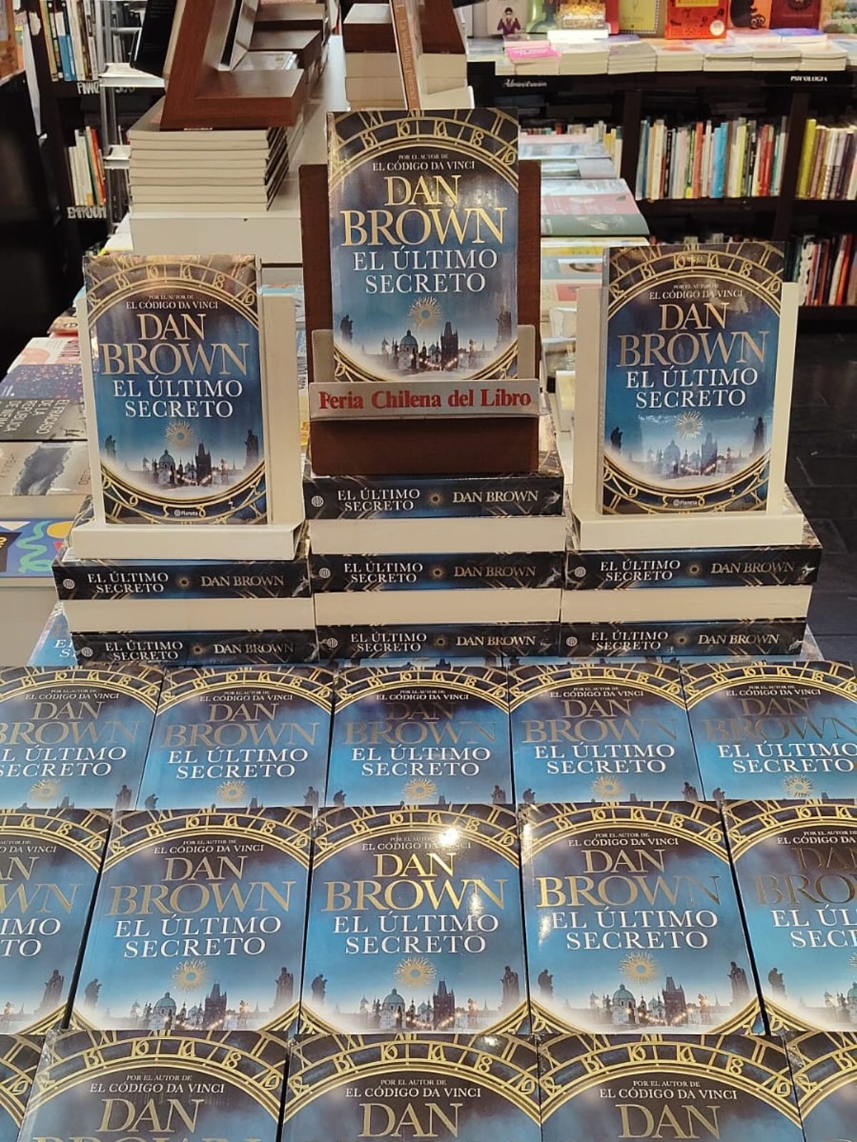 El nuevo libro de Dan Brown ya... - Feria Chilena del Libro | Facebook