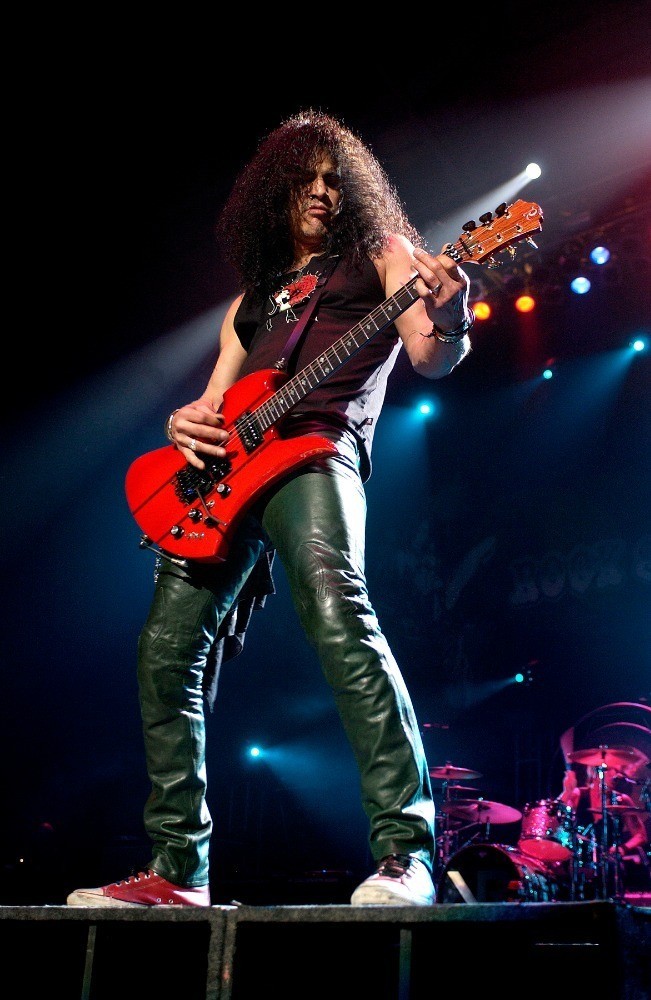 PHOTO] Slash rocking Download festival UK june 11th, 2005 with