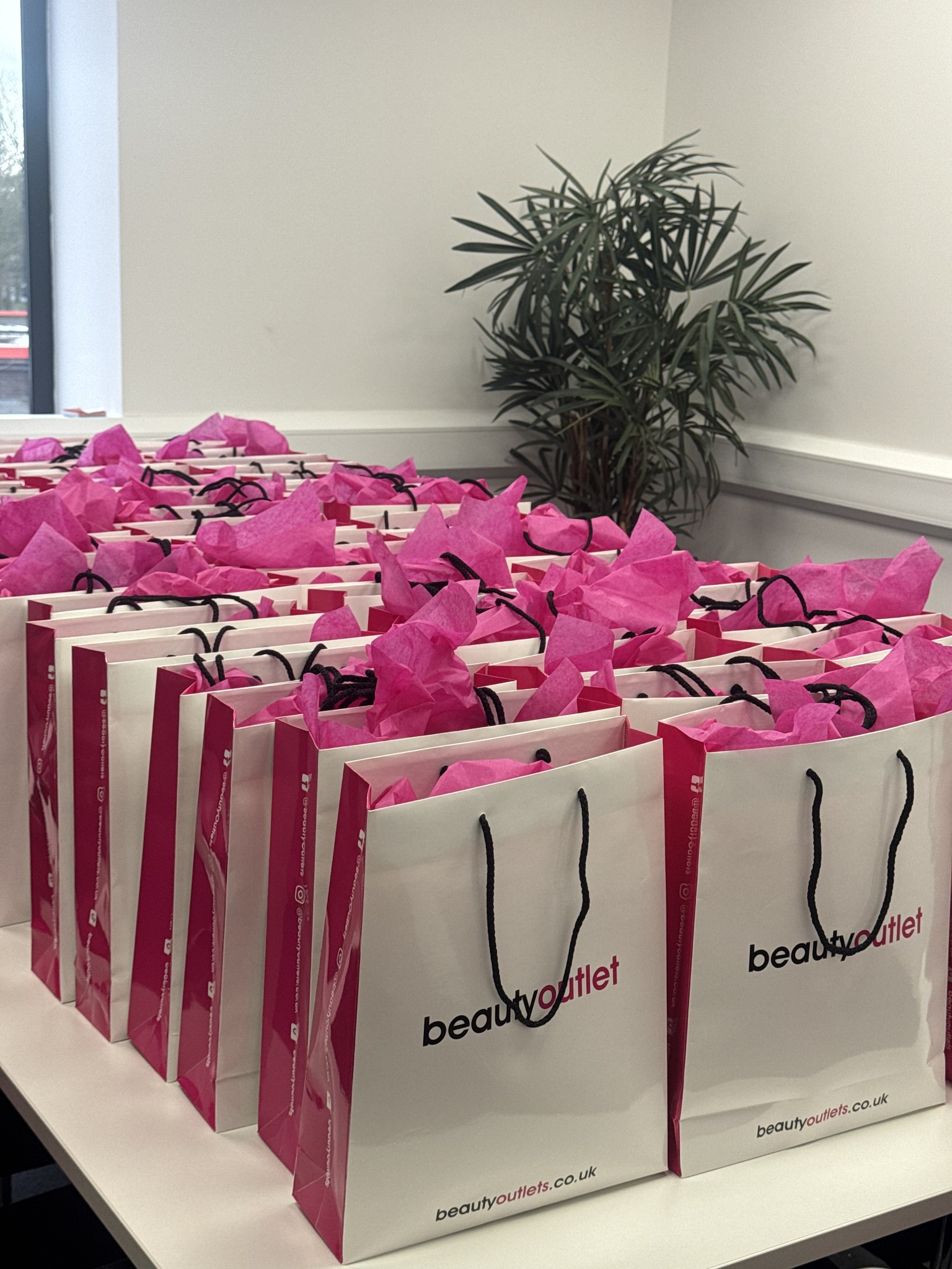 Beauty Outlet - 🎉 REOPENING GIVEAWAY 🎉 To say thank you... | Facebook