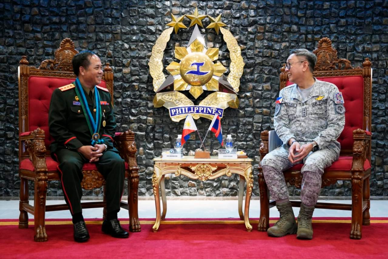 Armed - AFP Deputy Chief of Staff LtGen Rommel P Roldan and Colonel ...