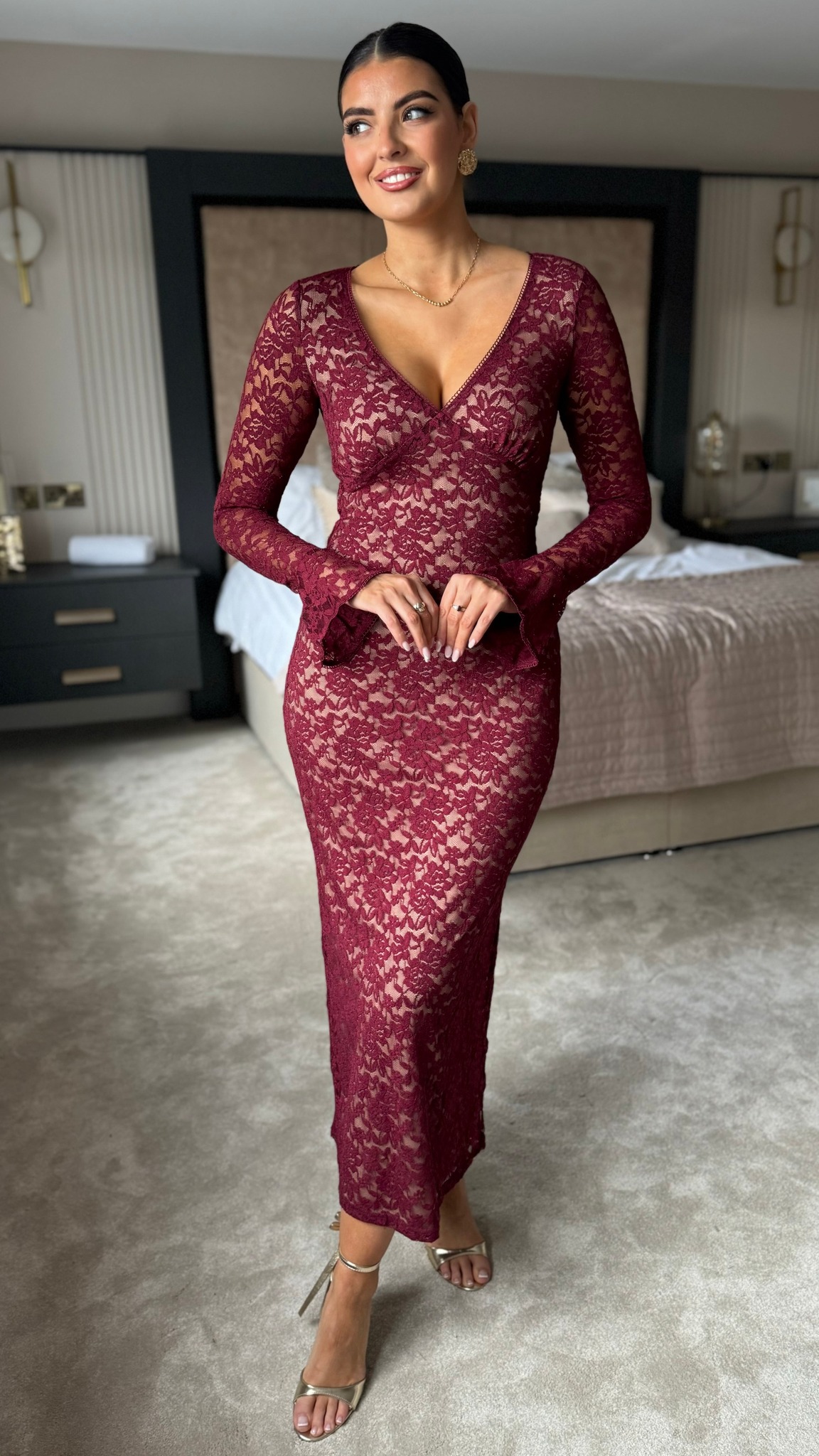 burgundy lace v neck dress Pre-order the Thalia Midi now and get ready to slay every date night with romantic lace and cheeky frills! 💃😍 Shop Now: www.getthattrend.com/products/thalia-burgundy-lace-v-neck-midi-dress Size:20 AU blending sophistication with boldness collection_full price Blue by Enzoani: Posie