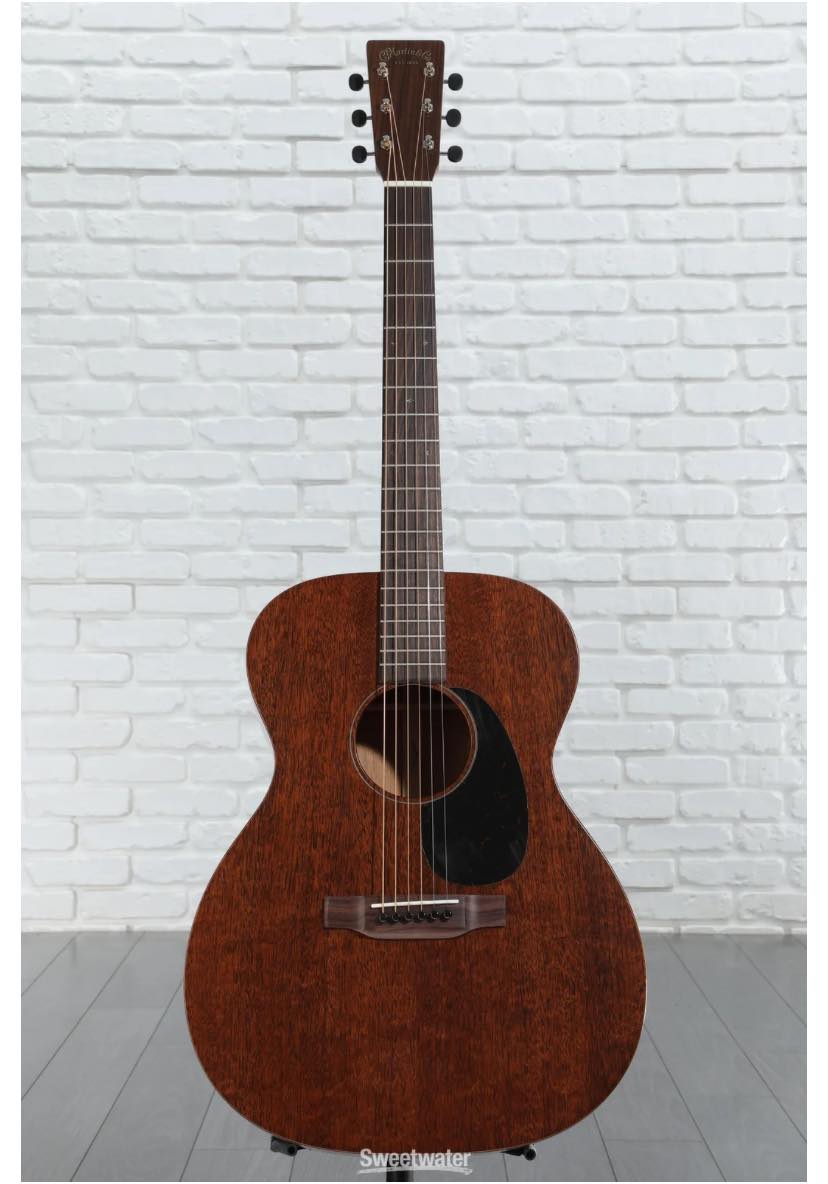 Comparison of Martin 000-15M Auditorium and D-15M Dreadnought Guitars