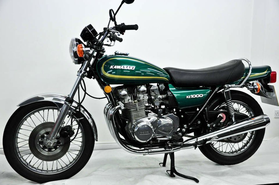 おかきページ The iconic Kawasaki ZX10. Great sports tourer or do you see it as