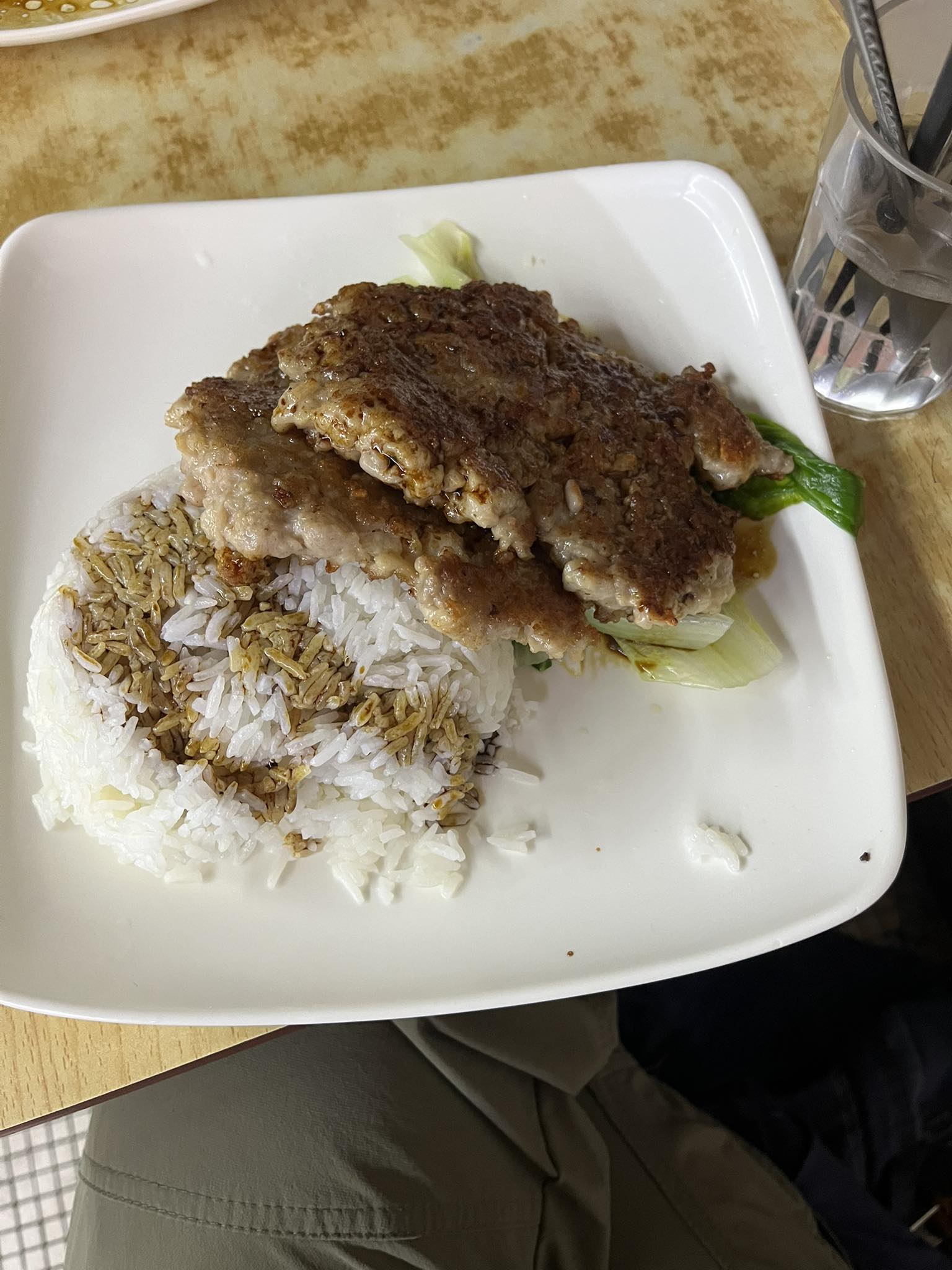 食在元朗 | 元朗嘅大寶冰室，每一塊肉餅都係嚟自元朗大師級肉餅工匠嘅手工之作，我哋圍內有真實力識食嘅手足都稱之為味... | Facebook