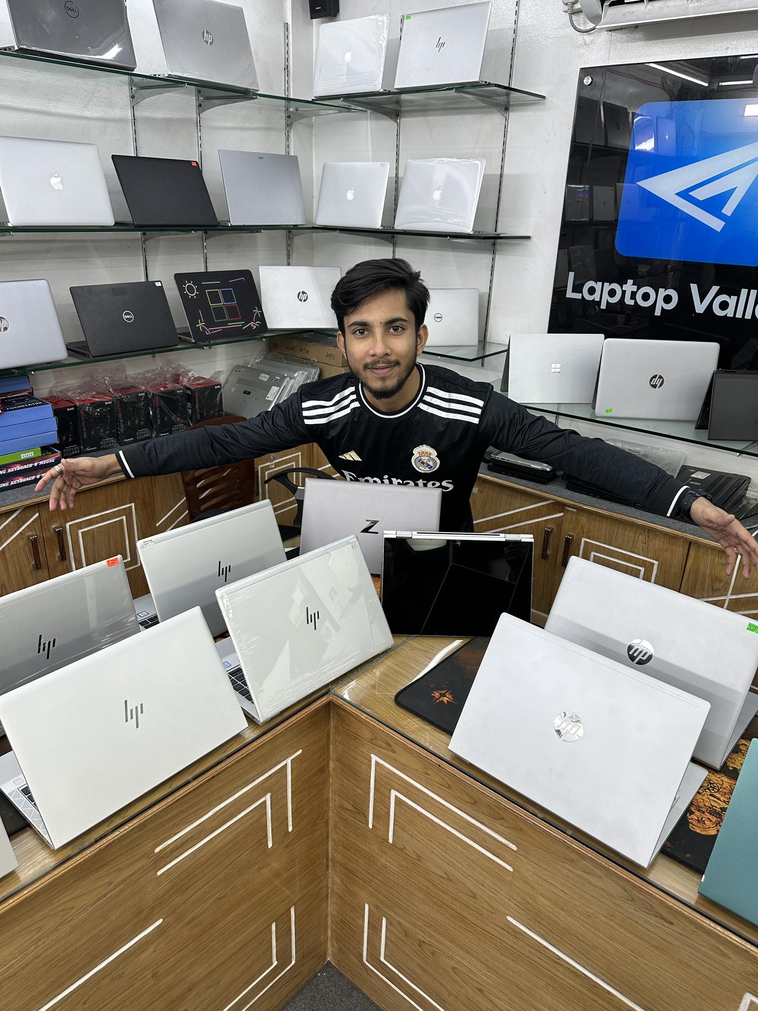  Laptop Valley 