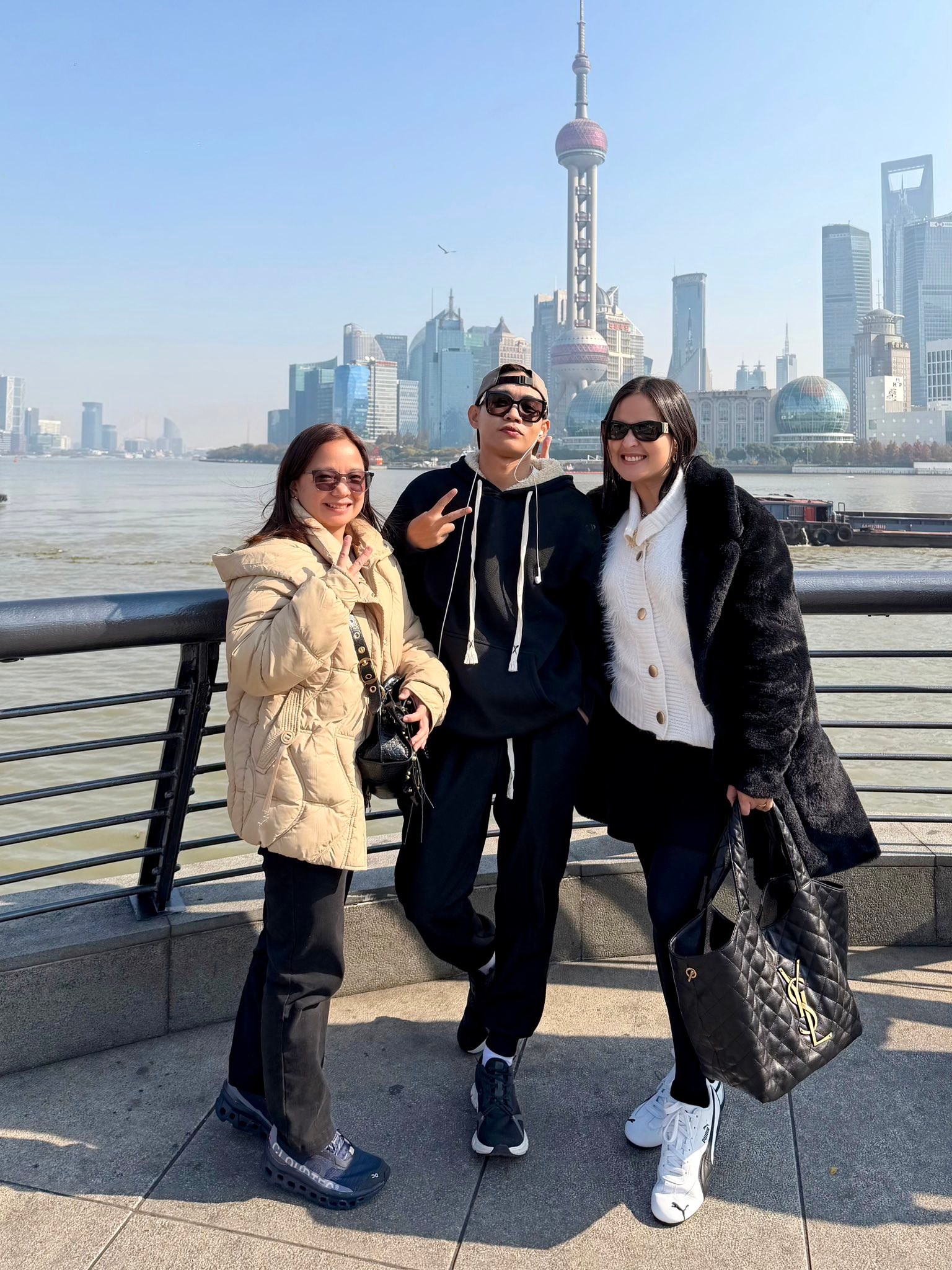 Meldhen - Meldhen added a new photo — in Shanghai,china.