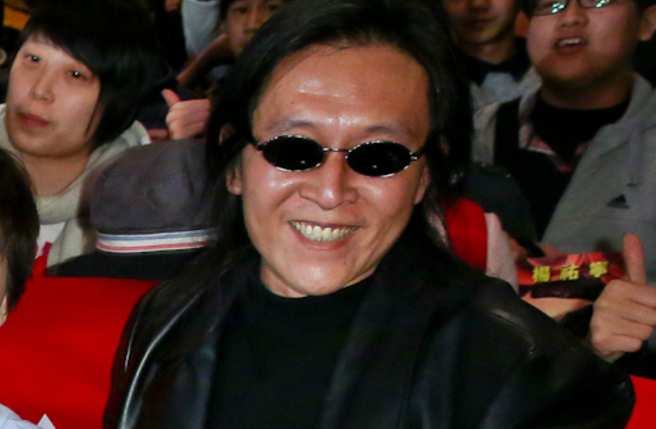 觸mii - 【《大尾鱸鰻》陳光前家中猝逝！愛犬堅守身邊多日】 #陳光前 #猝逝 #愛犬 - 圖：陳光前倒臥家中猝逝，他的愛犬則堅守在旁多日 ...