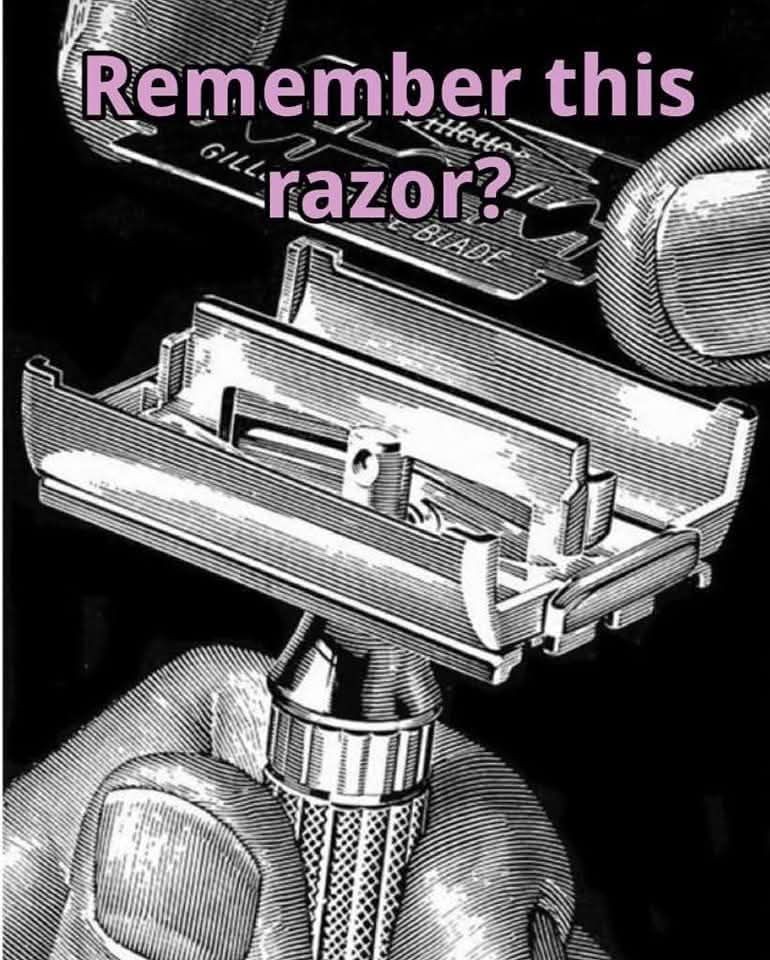 QUEENELIZABETH2 絵葉書 キ－ホルダ－ RAZOR 写真1990年 Who remembers the medicine cabinets with the razor slot?