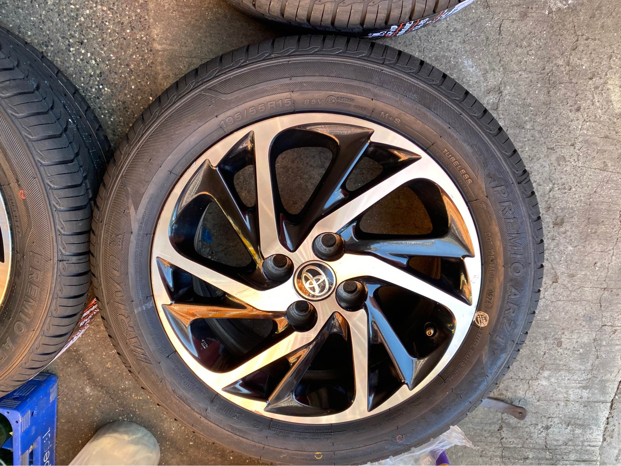 15 inch toyota vios gen4.5 stock mags with brand new arivo tires - Car ...