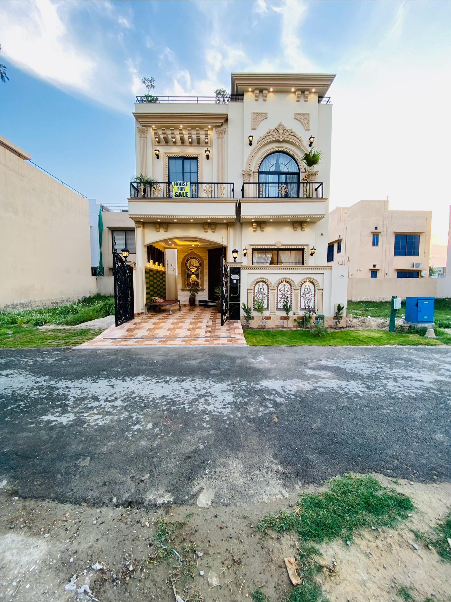 Brilliant - 3.25 Crore | 5 Marla Classic Brand New House | For Sale ...