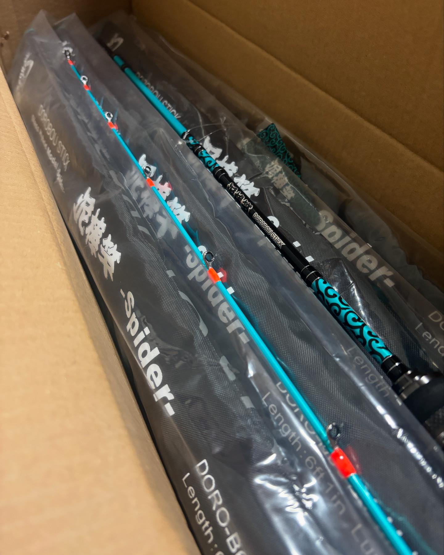NEW COLOR！ “泥棒竿スパイダー”&”泥棒竿極月”の新色が早ければ今週末