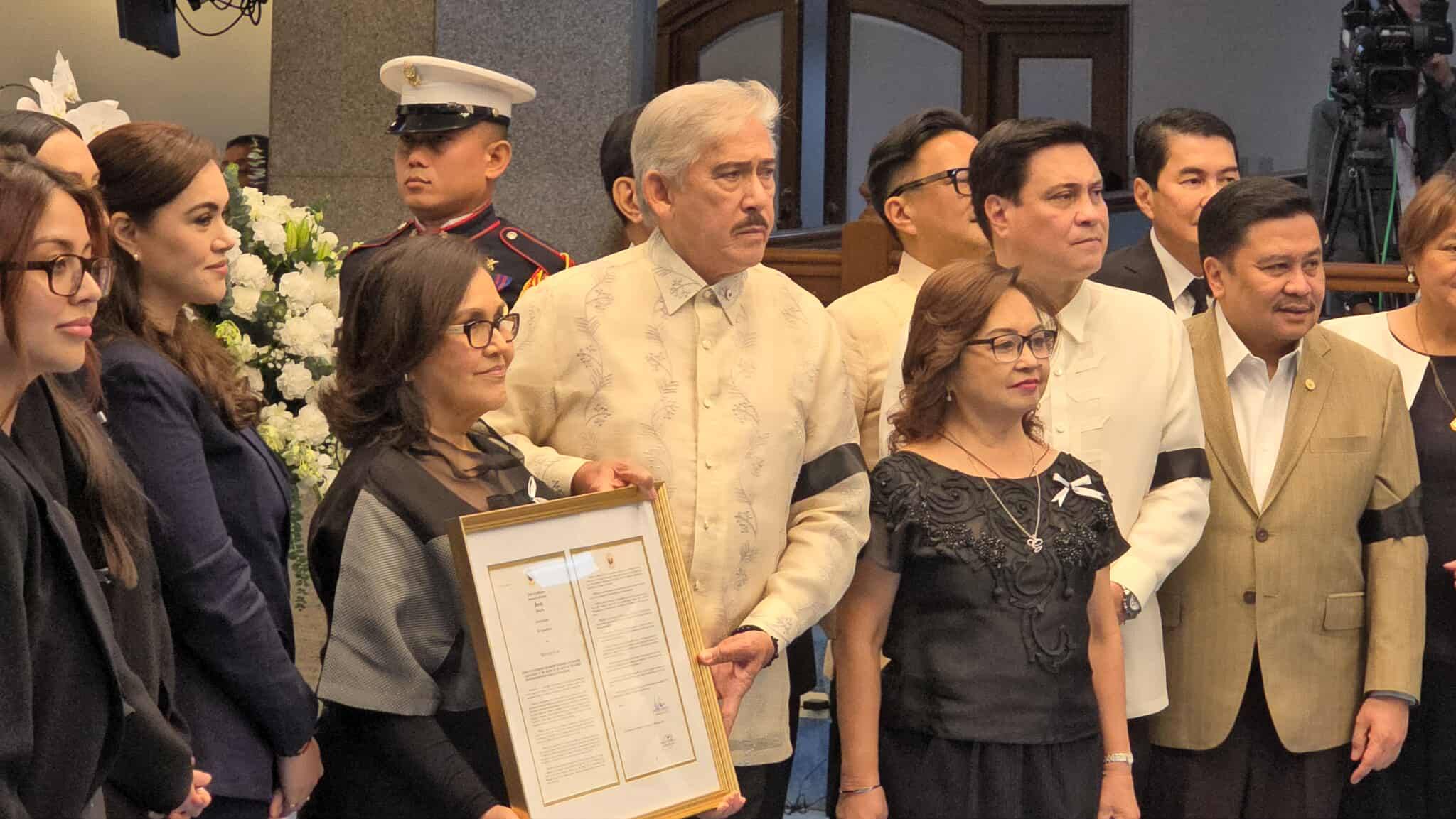 One - Nag-abot ang Senado ng kopya ng Senate Resolution No. 30 sa ...