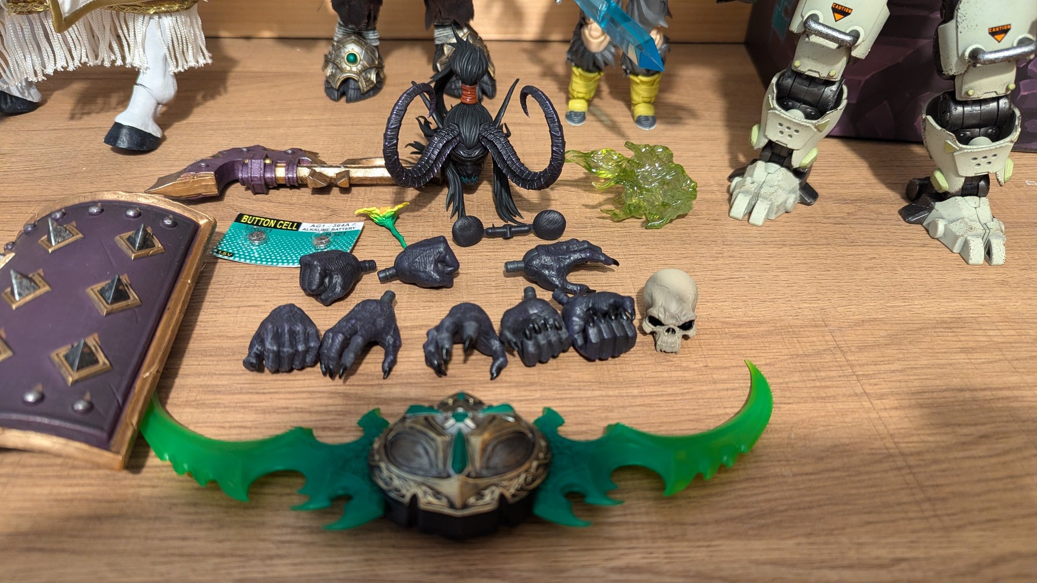 Just received the Hero Toys Demon Hunter(Illidan) dark variant.