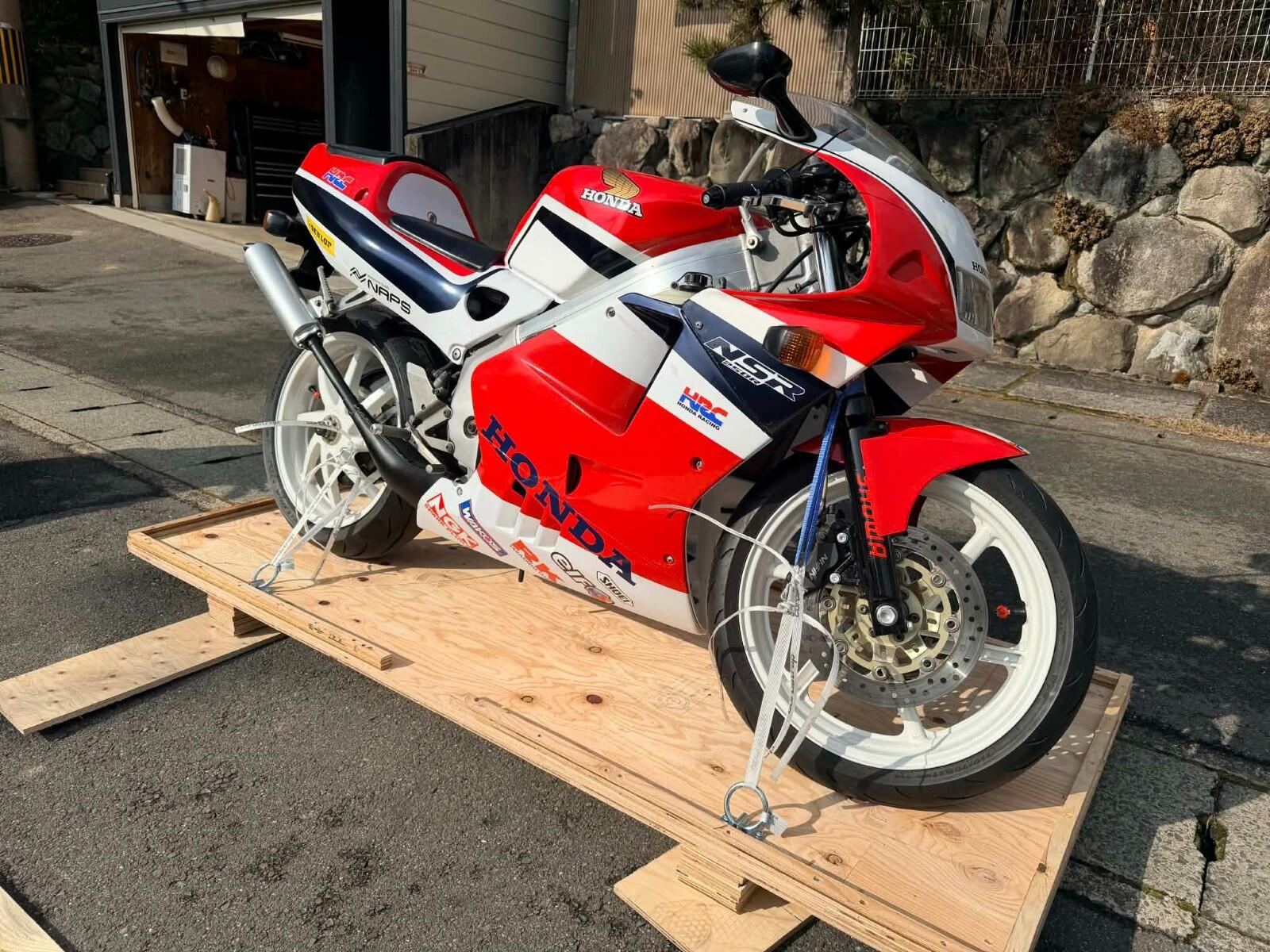 The 1999 Kawasaki Ninja ZX9R C2 is a legendary sportbike that