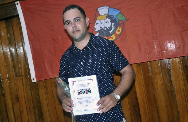 PERIÓDICO - 💪🇨🇺 Un joven de primera fila Pareciera que no por azar José ...