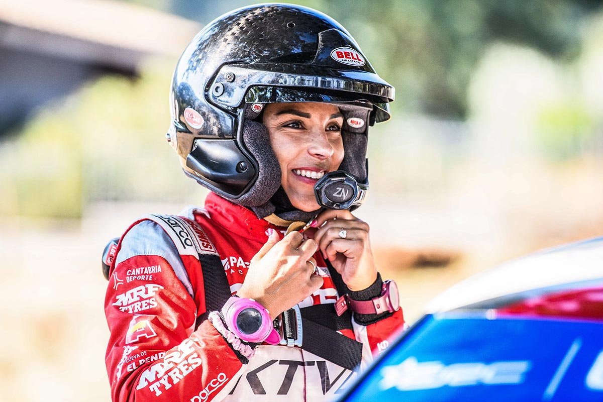 Rally co-driver Sara... - Racers - Behind the Helmet