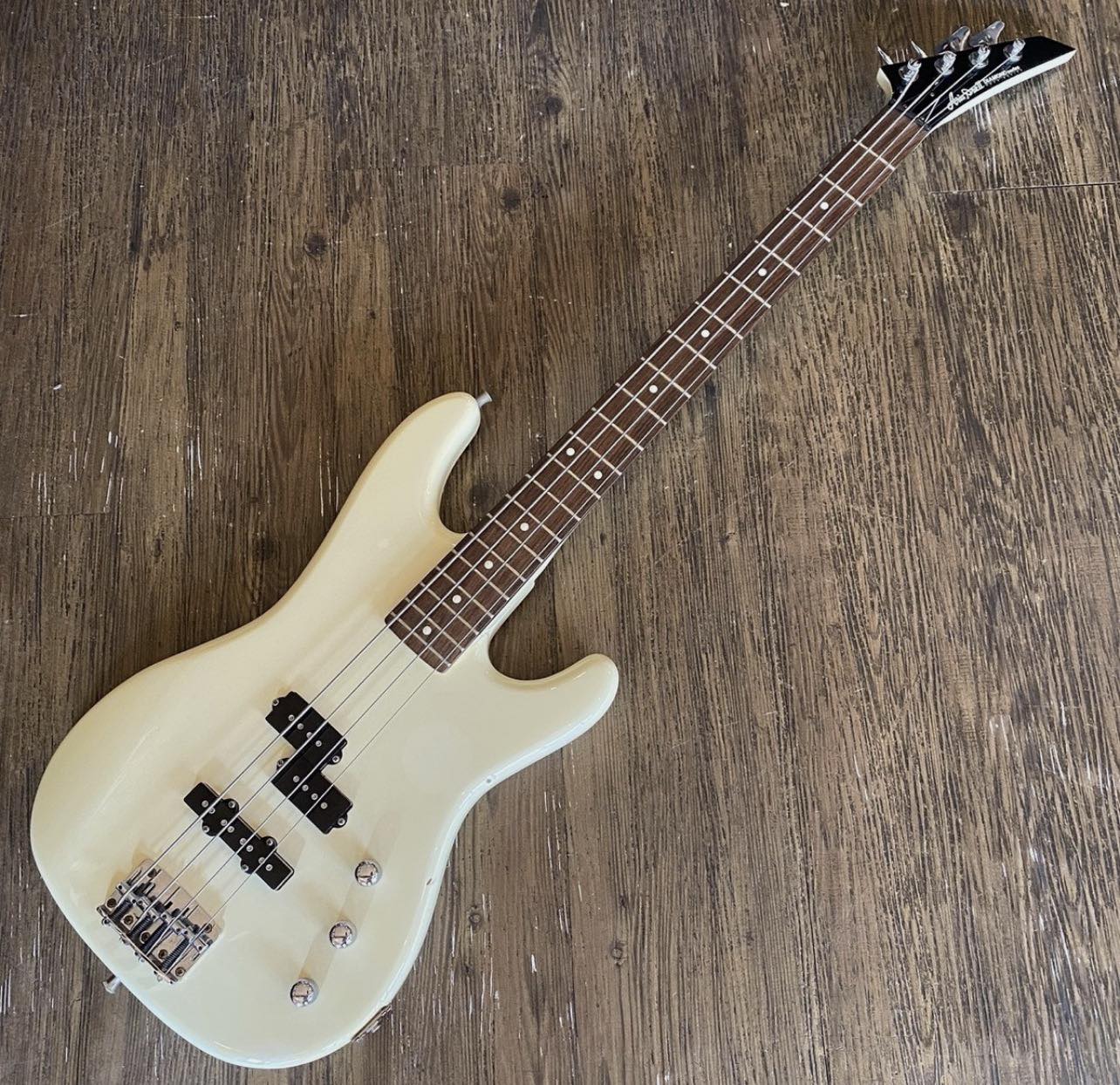Aria PRO II Diamond Series 4 string bass 🖤🖤🖤 . #ariapro