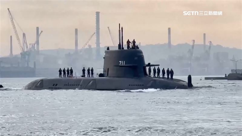 三立SET - #海鯤號 9次海測！第3次「#潛航」 #軍事迷 揮舞國旗 | Facebook