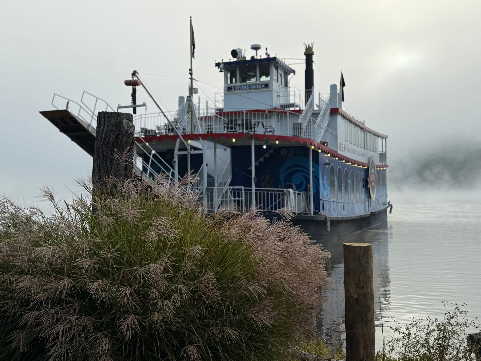 BB - The Three Rivers Queen from Gateway Clipper Fleet is on her way ...