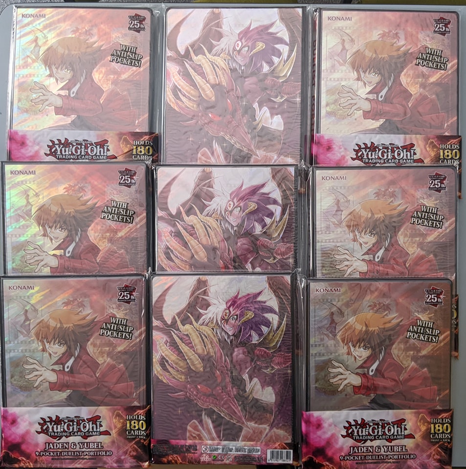 Tapis De Jeu Yu-Gi-Oh! – Jaden & Yubel – Édition 25e Anniversaire – Illustration Dynamique – Qualité événement Konami