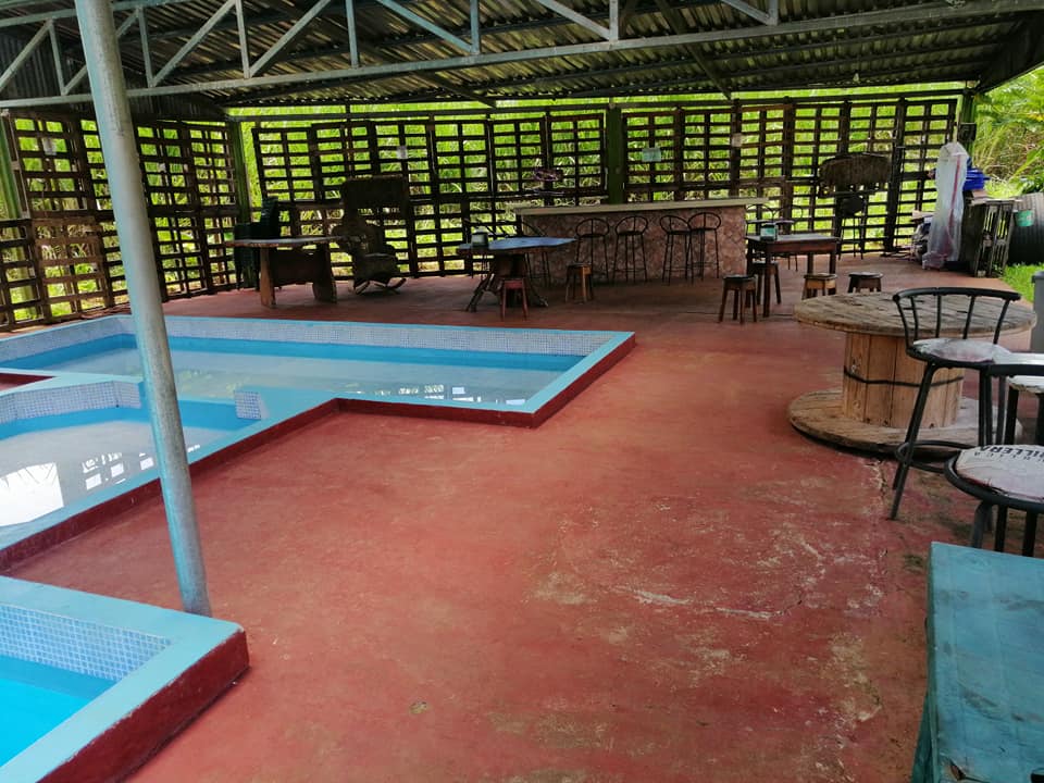 Bar Restaurante Cabinas y Piscinas El Botecito | Muelle San Carlos
