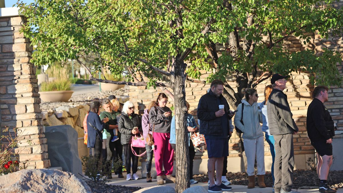 See the photos: Shoppers line... - RGJ Reno Gazette Journal | Facebook
